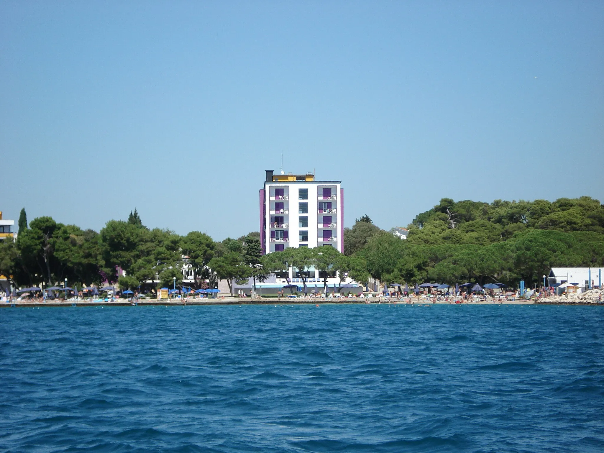 Photo showing: Hotel and beach in Biograd na Moru, Croatia