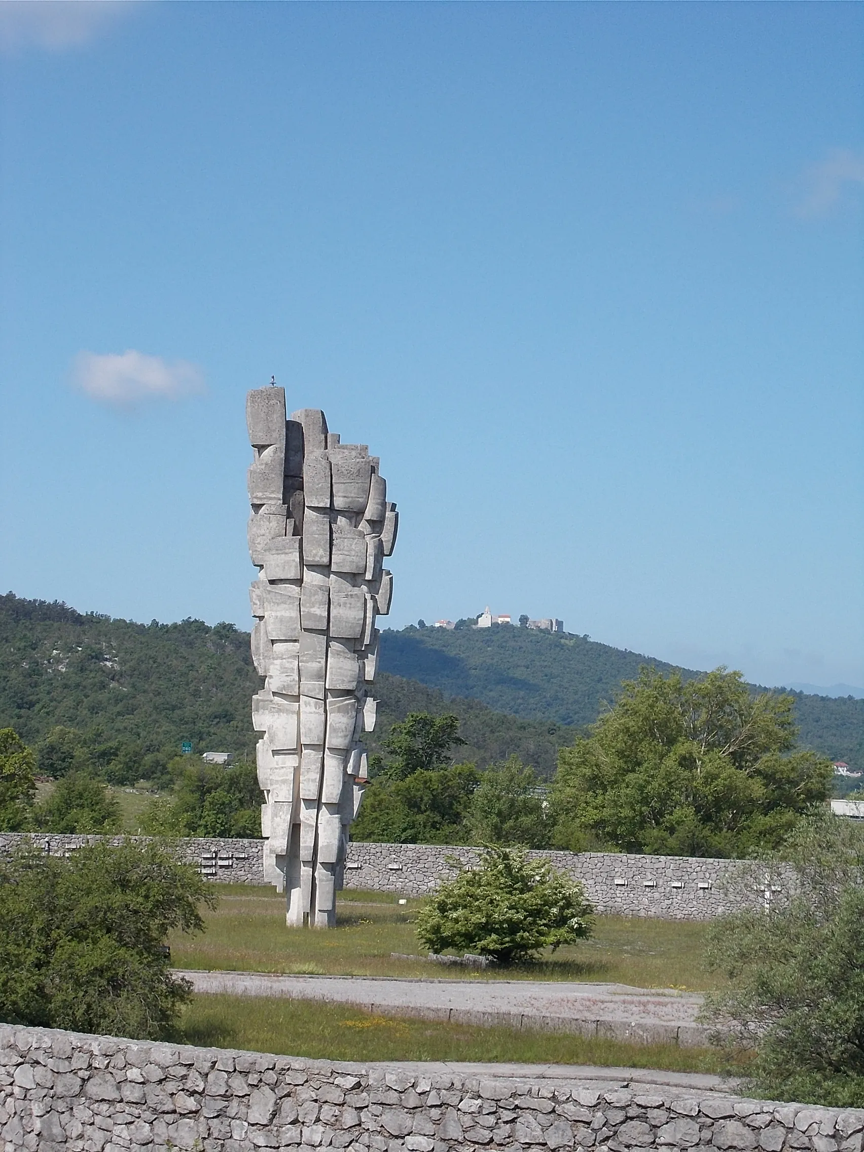 Photo showing: Čavle - a podhumi áldozatok emlékműve (a Jelenje községbeli Podhum közelében, de Čavle község területén).