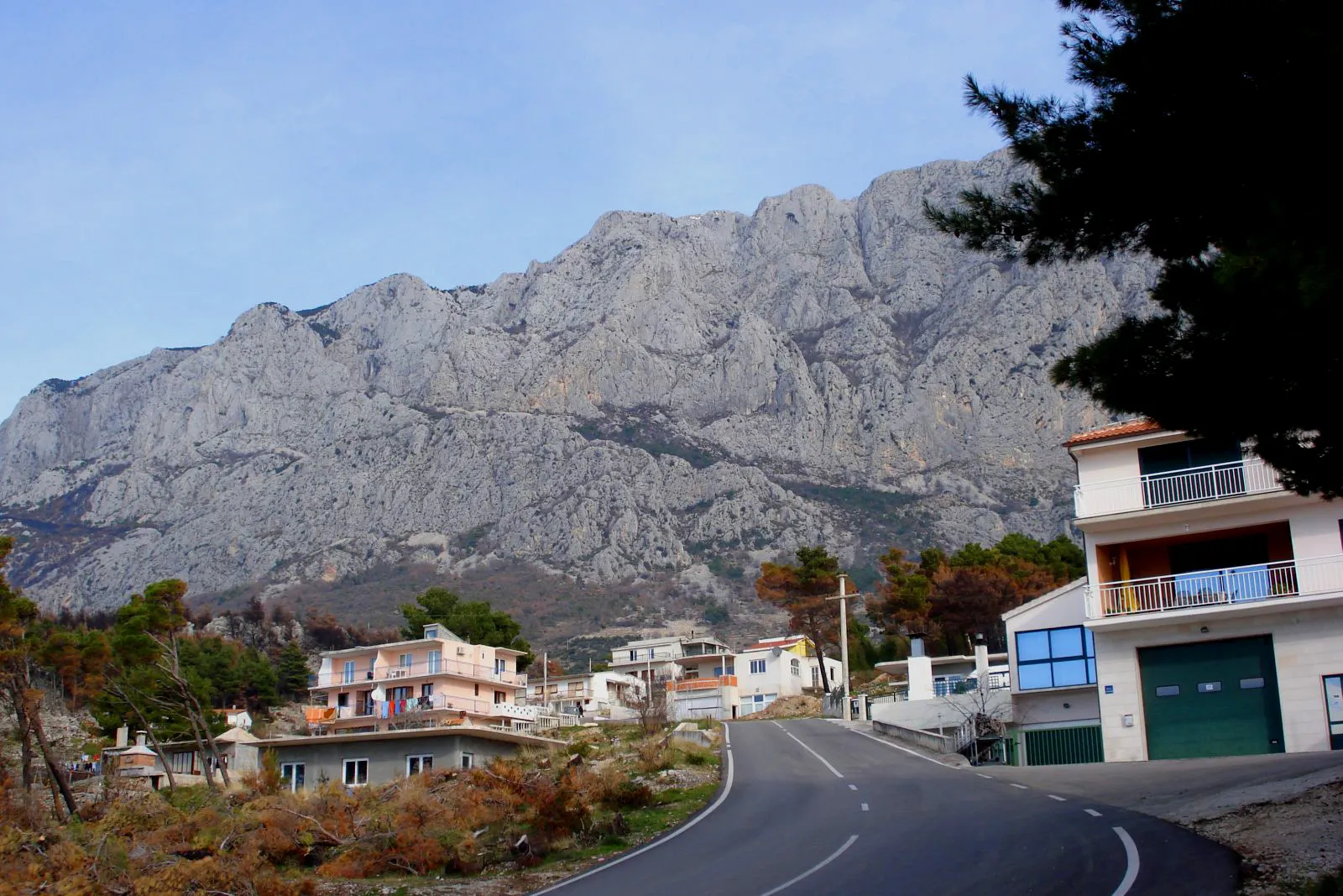 Photo showing: Veliko Brdo, a suburb of Makarska.