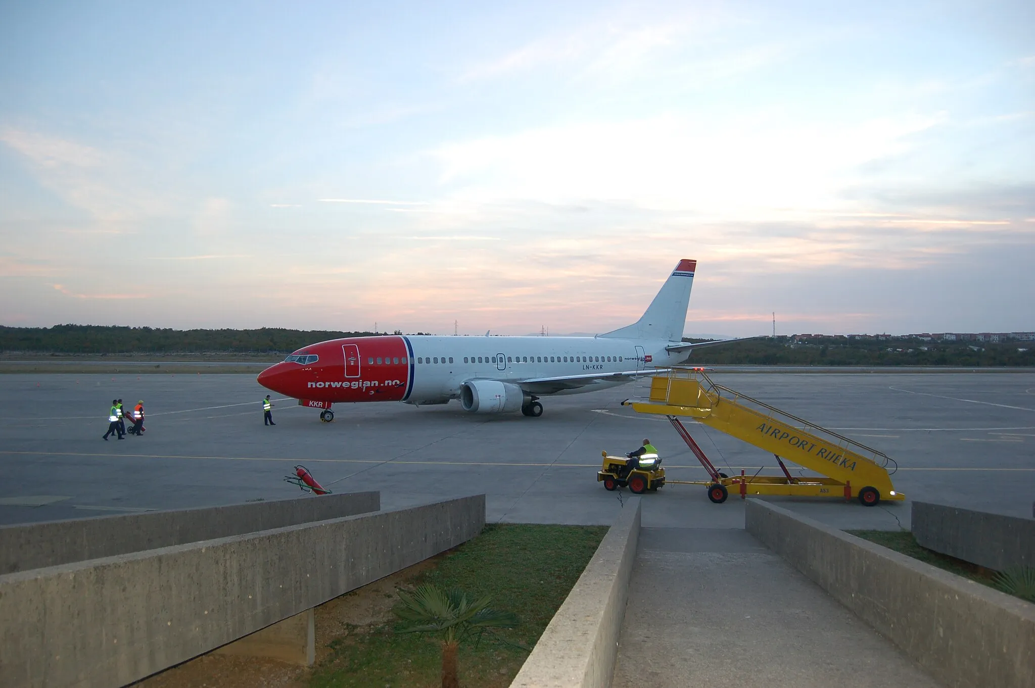 Photo showing: Norwegian Air Shuttle Boeing 737-300 LN-KKR at Rijeka Airport