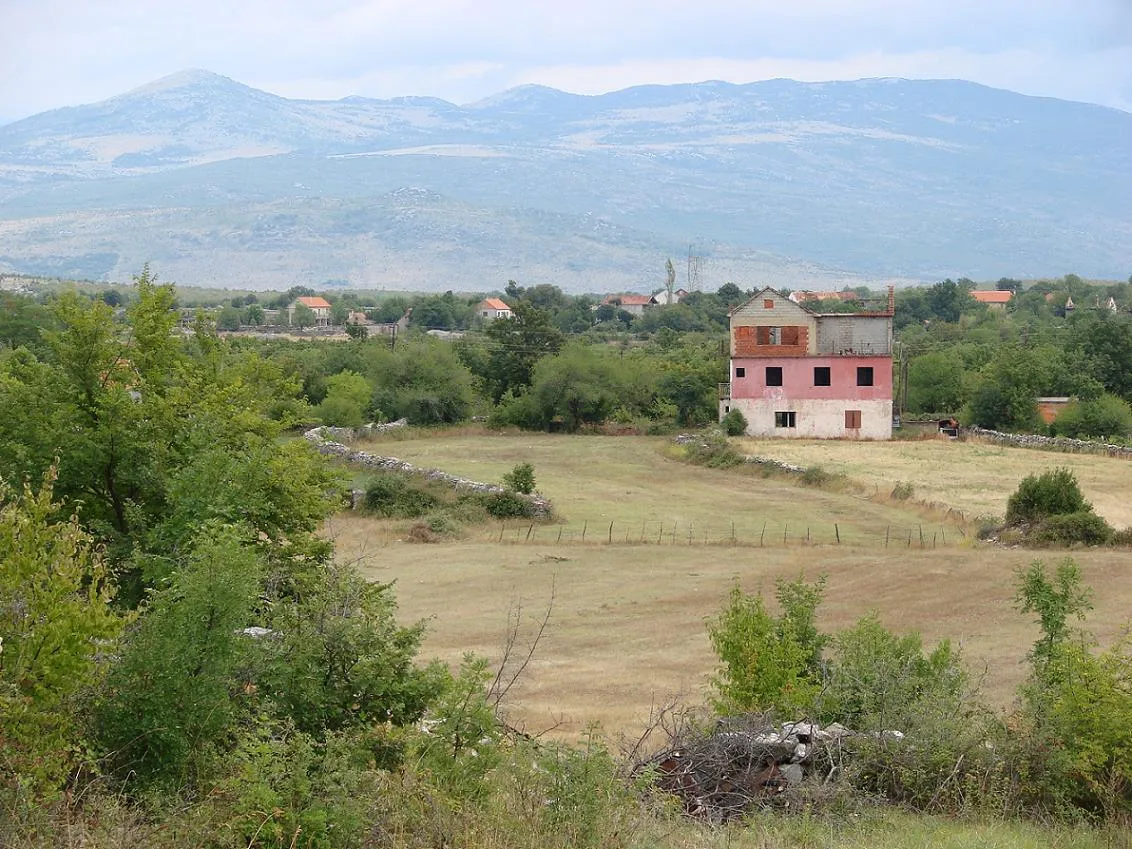 Photo showing: Biovicino Selo, pogled na Sorgic naselje.

Biovicino Selo, pogled na Sorgic naselje.