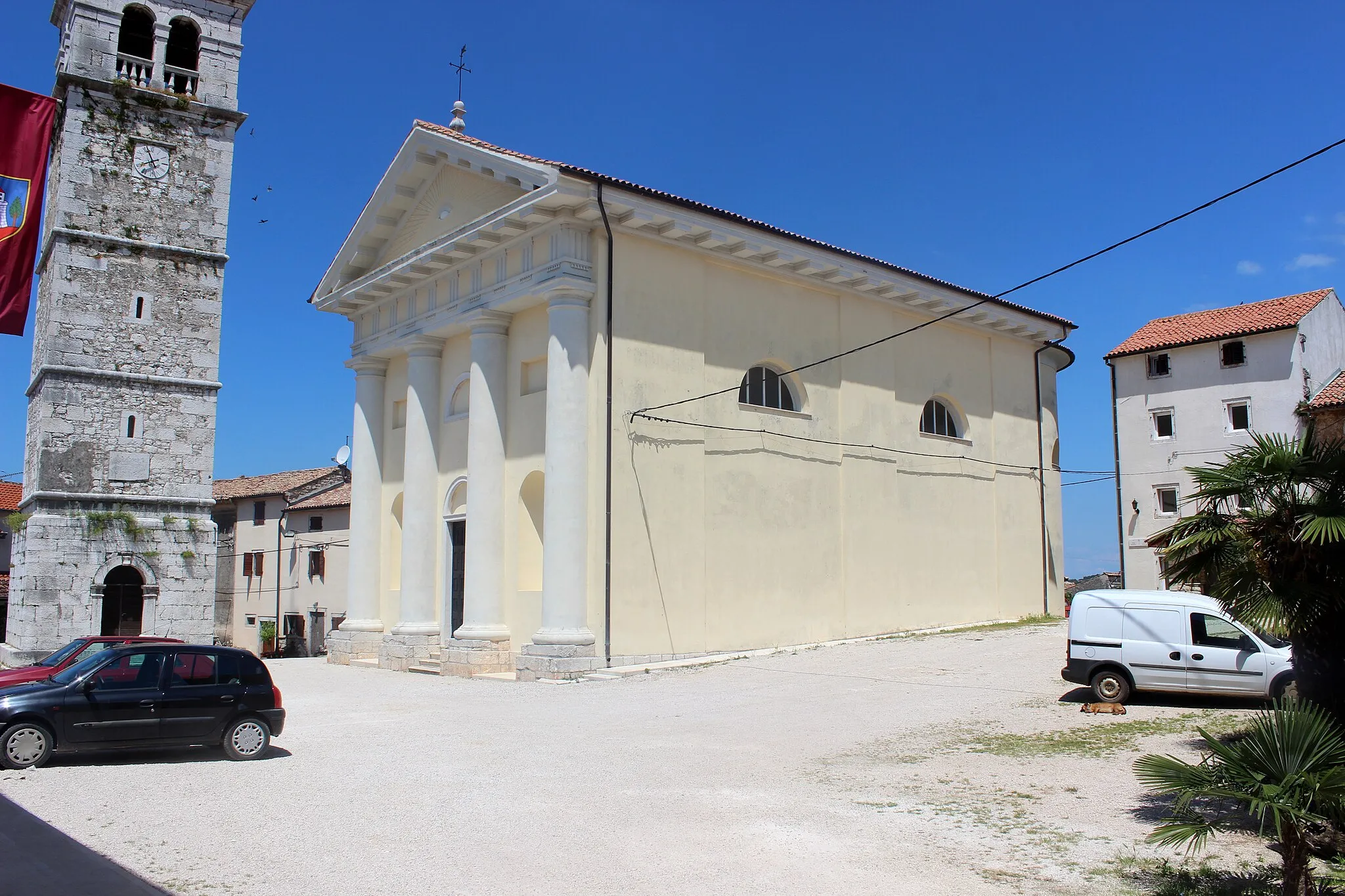 Photo showing: Church of Saints Cyricus and Julitta, with the bell tower, in Višnjan, Croatia