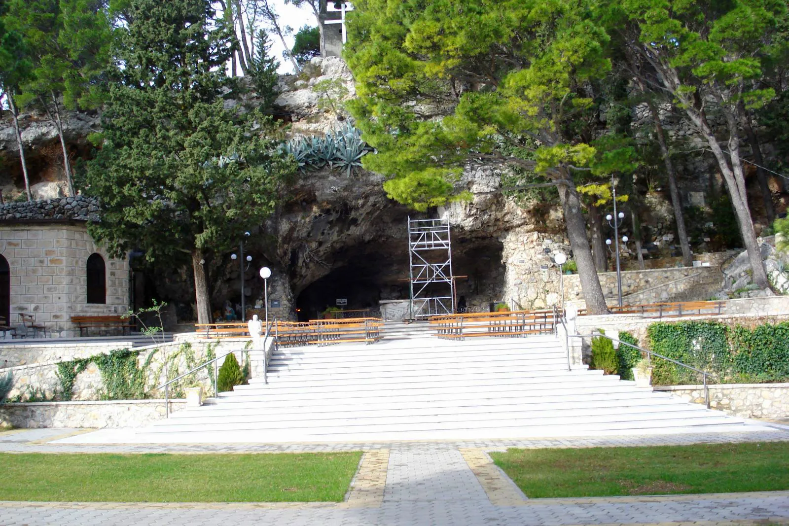 Photo showing: Vepric, a Marian shrine near Makarska.