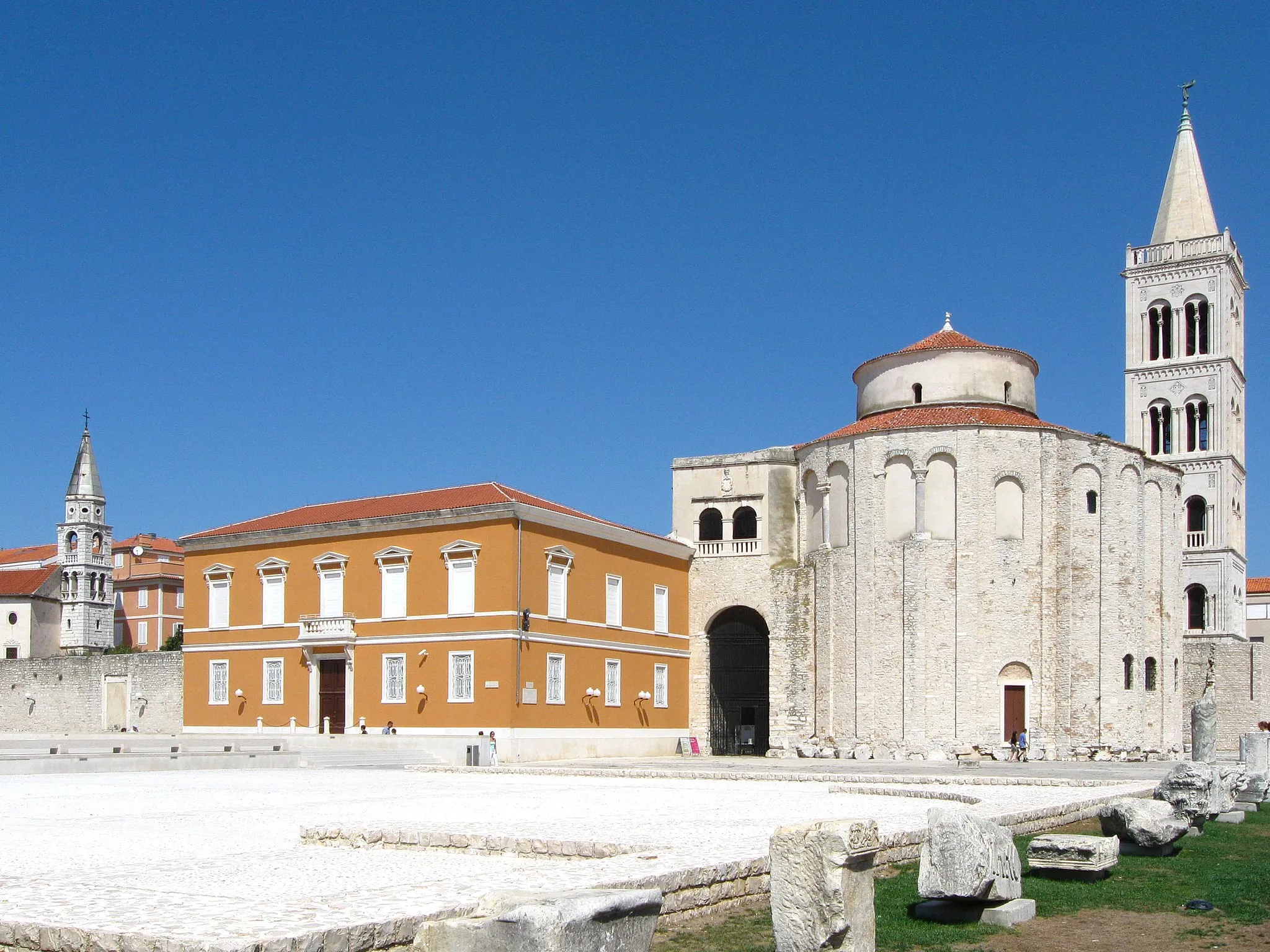 Photo showing: The Roman forum remains in Zadar, Croatia