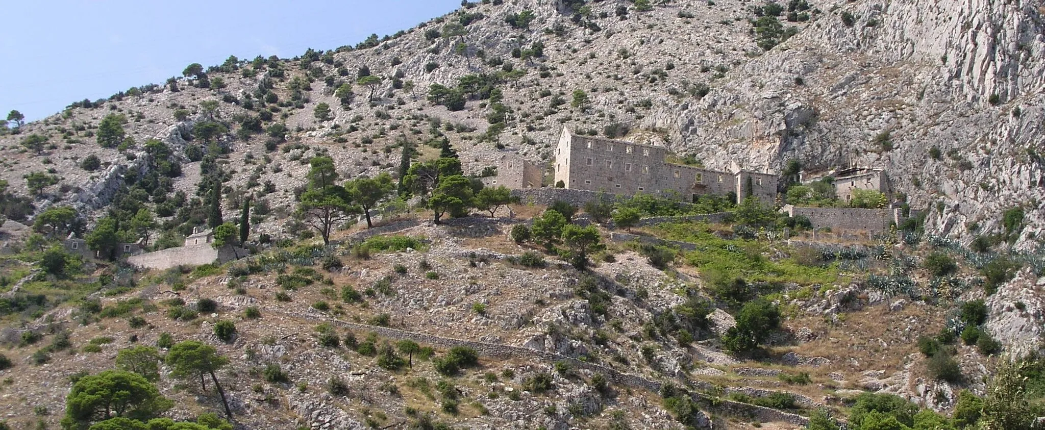 Photo showing: Monastery ruins near Murvica village, Brač island (Croatia)