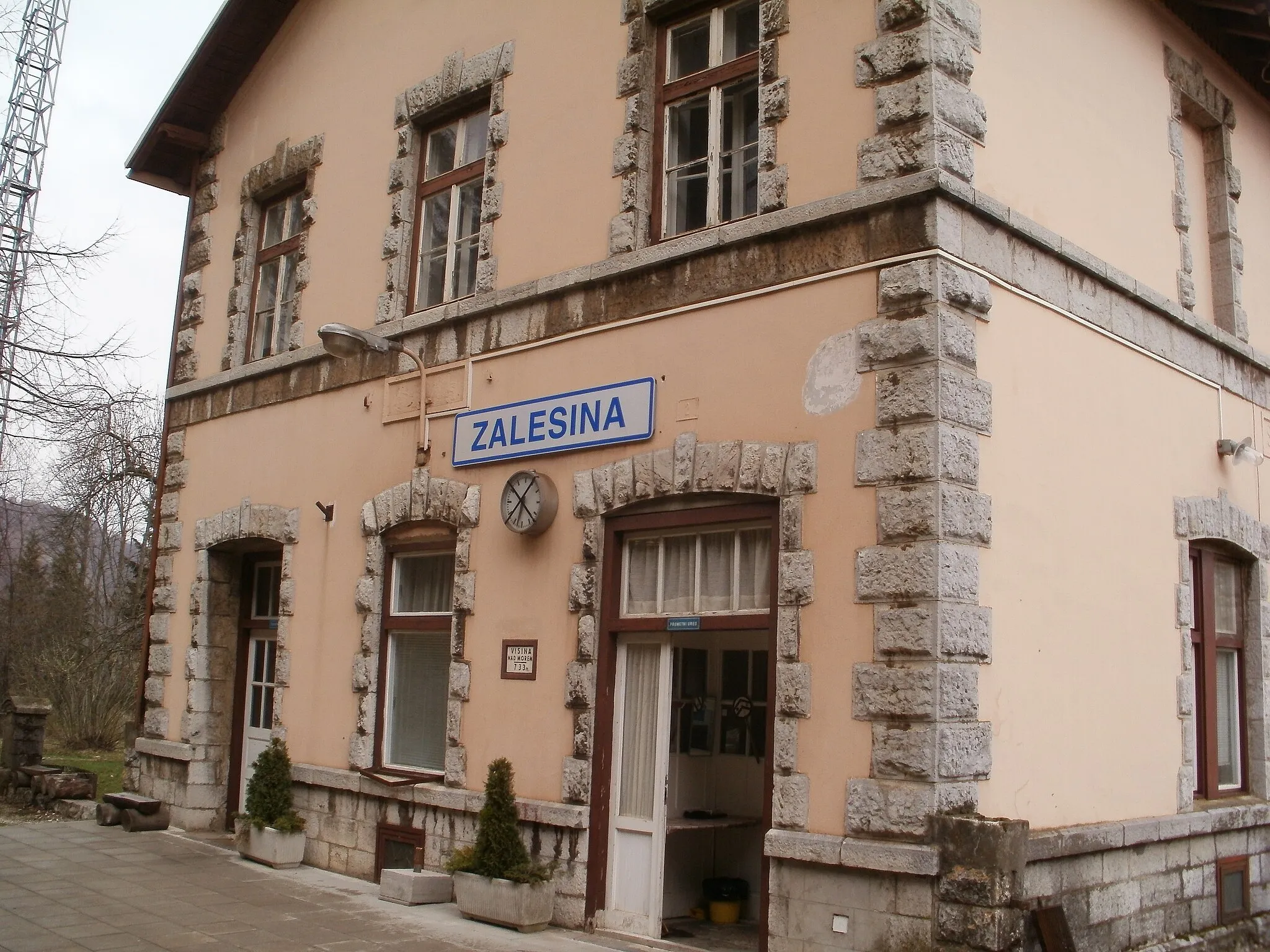 Photo showing: Train station Zalesina in Croatia