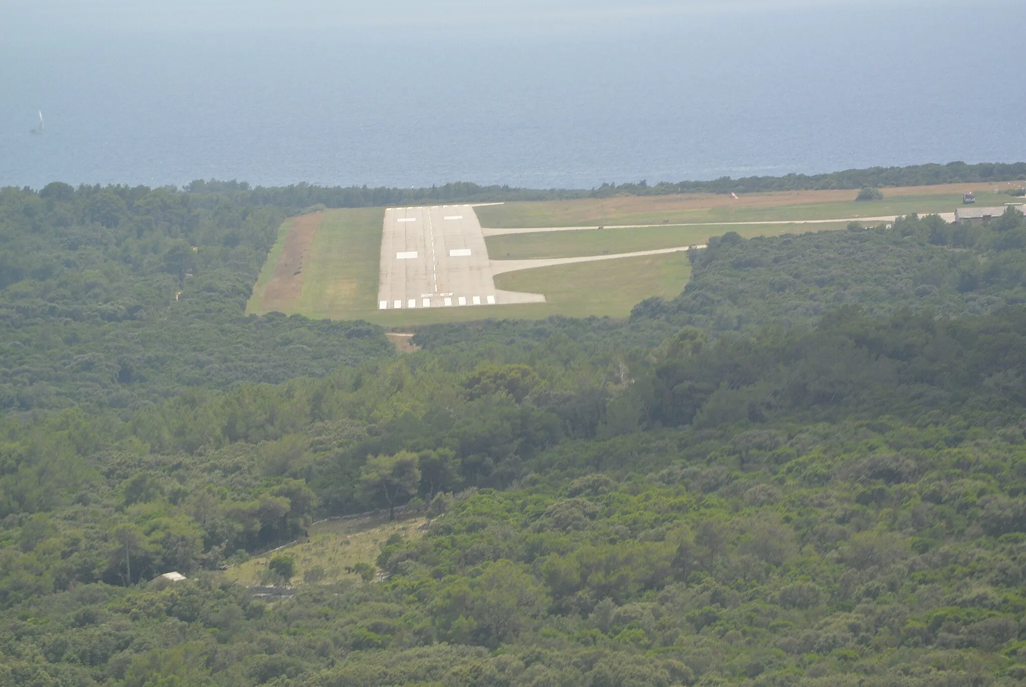 Photo showing: Luftfoto Losinj Airport 2014