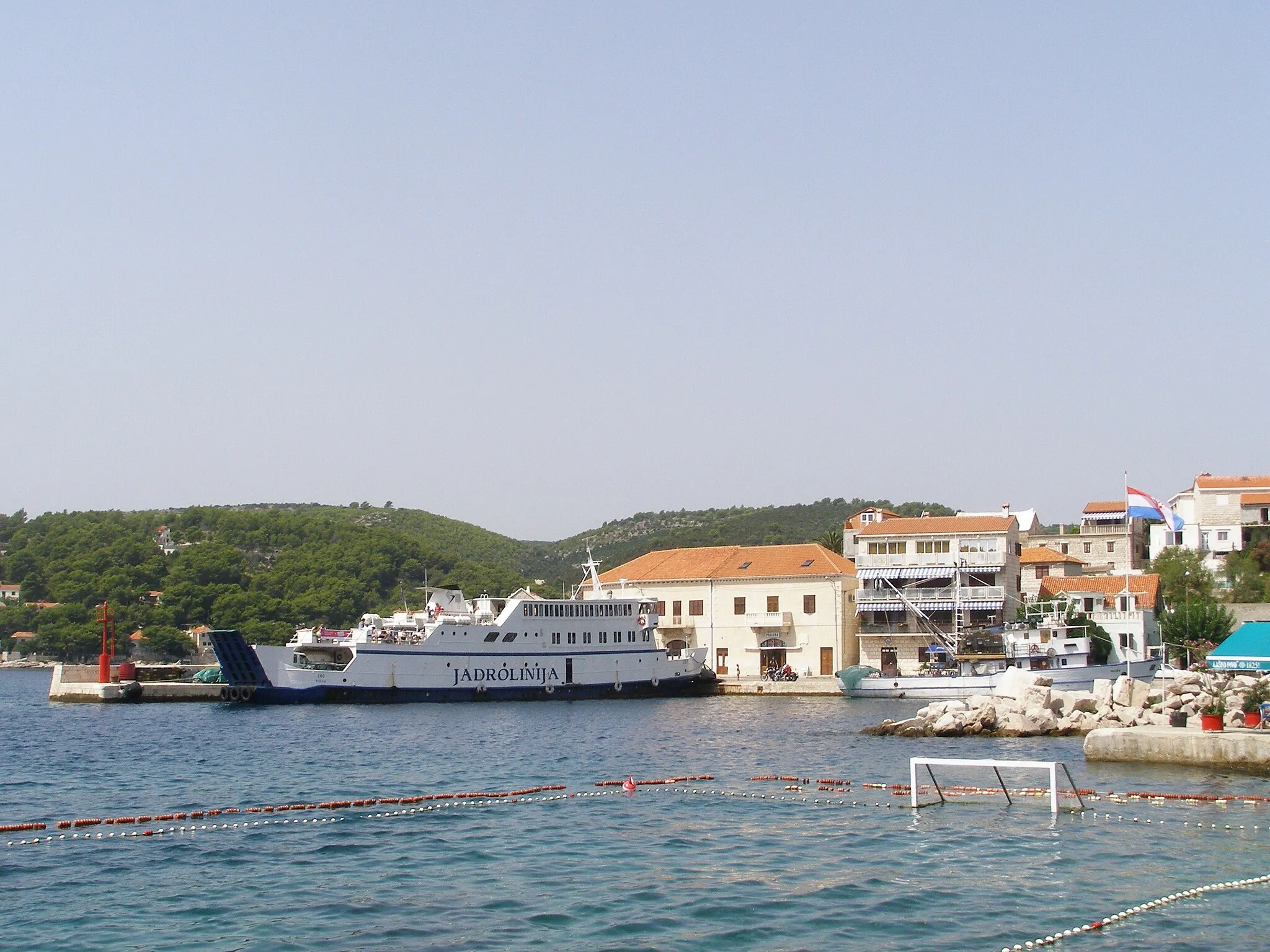 Photo showing: Sumartin port, Brac, Croatia