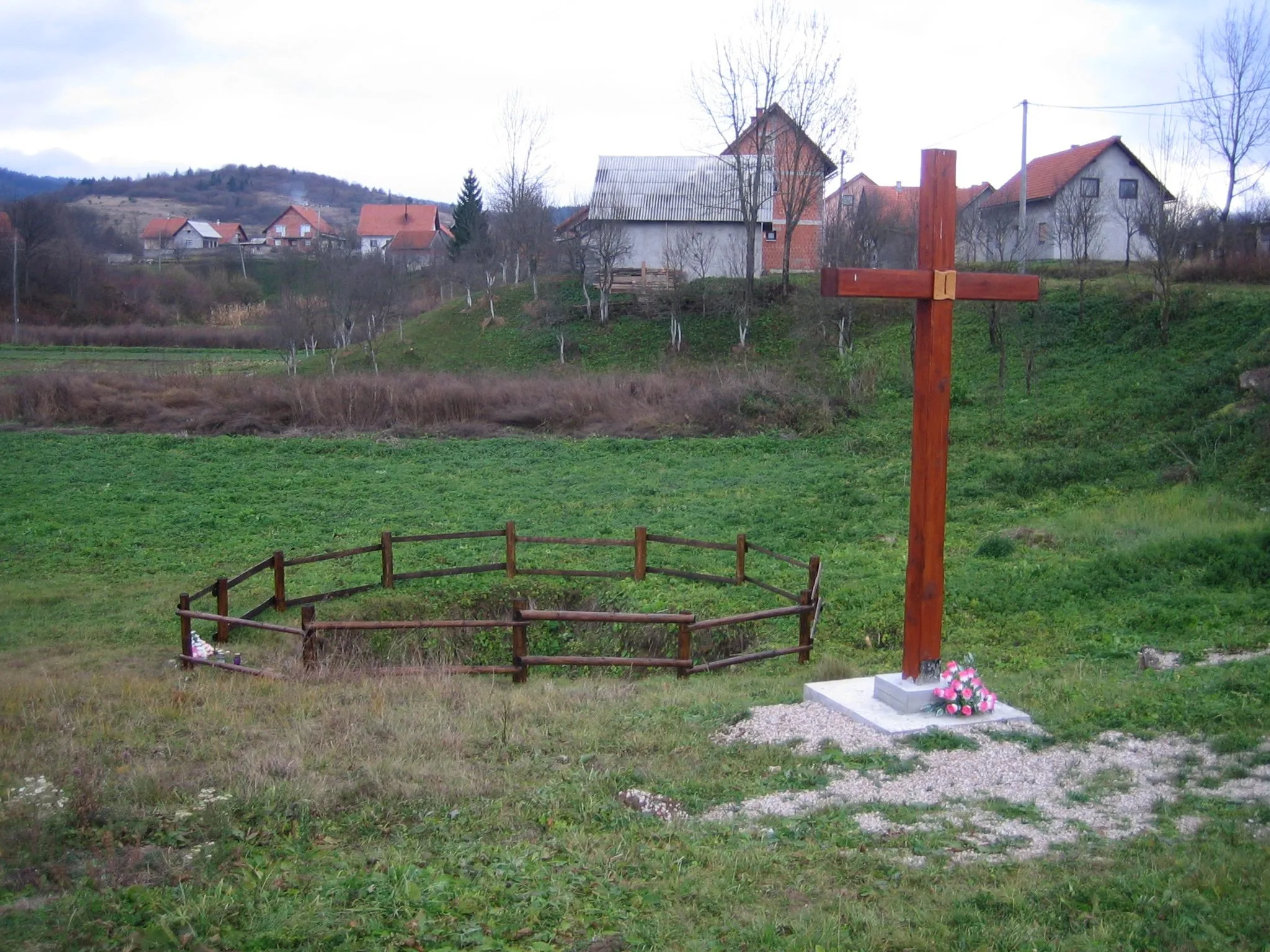 Photo showing: Mass grave of Croat civilians, killed by Serb rebbels, during Croatian War of Independence
