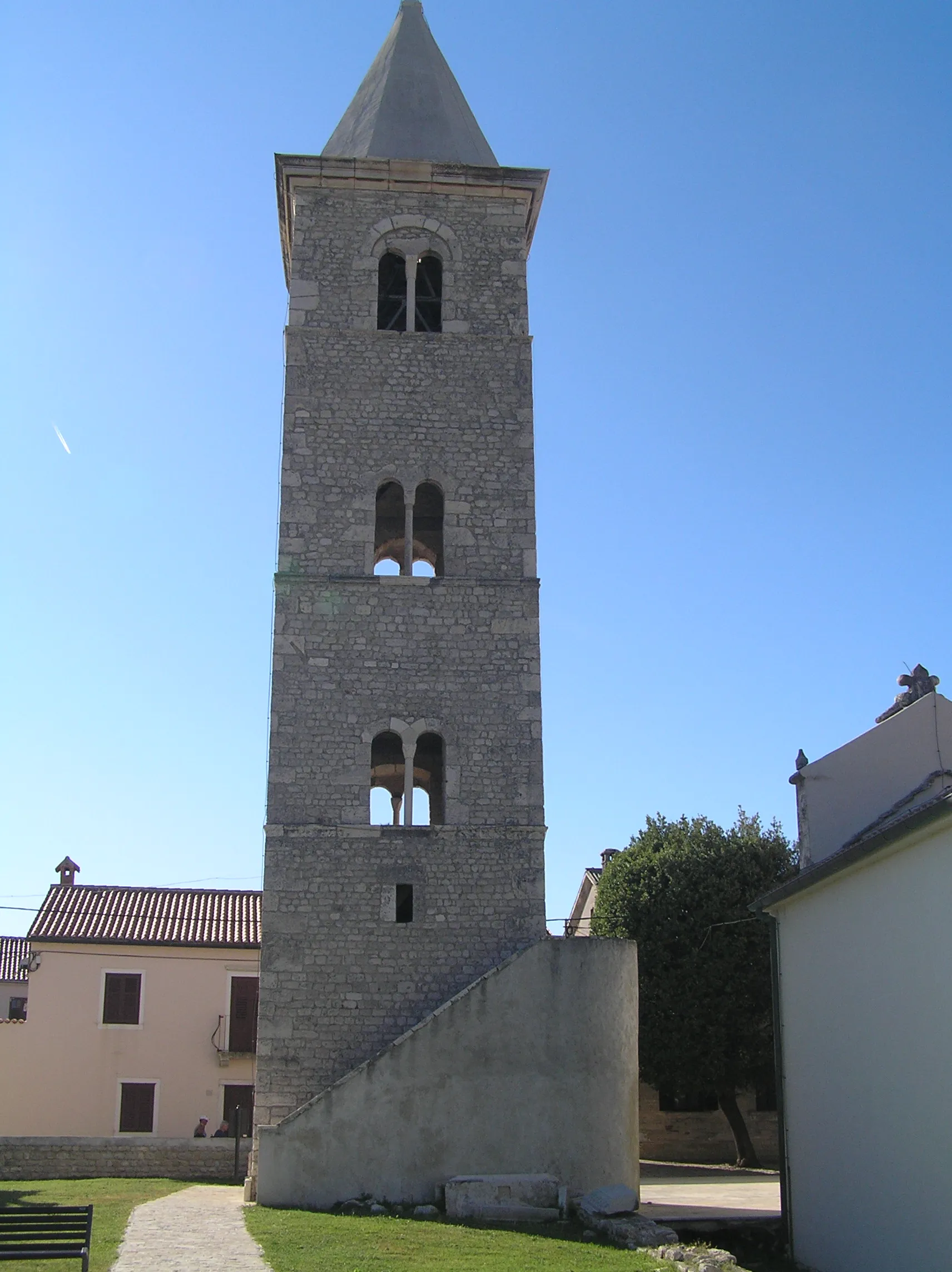 Photo showing: tower in Nin