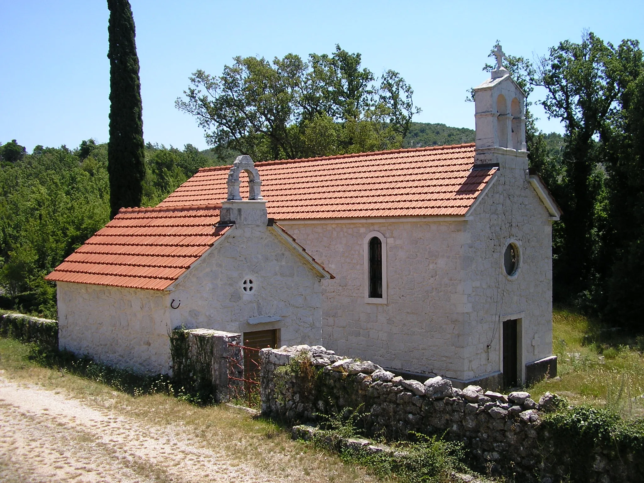 Photo showing: St. Michael's church in Struge (Pojezerje)