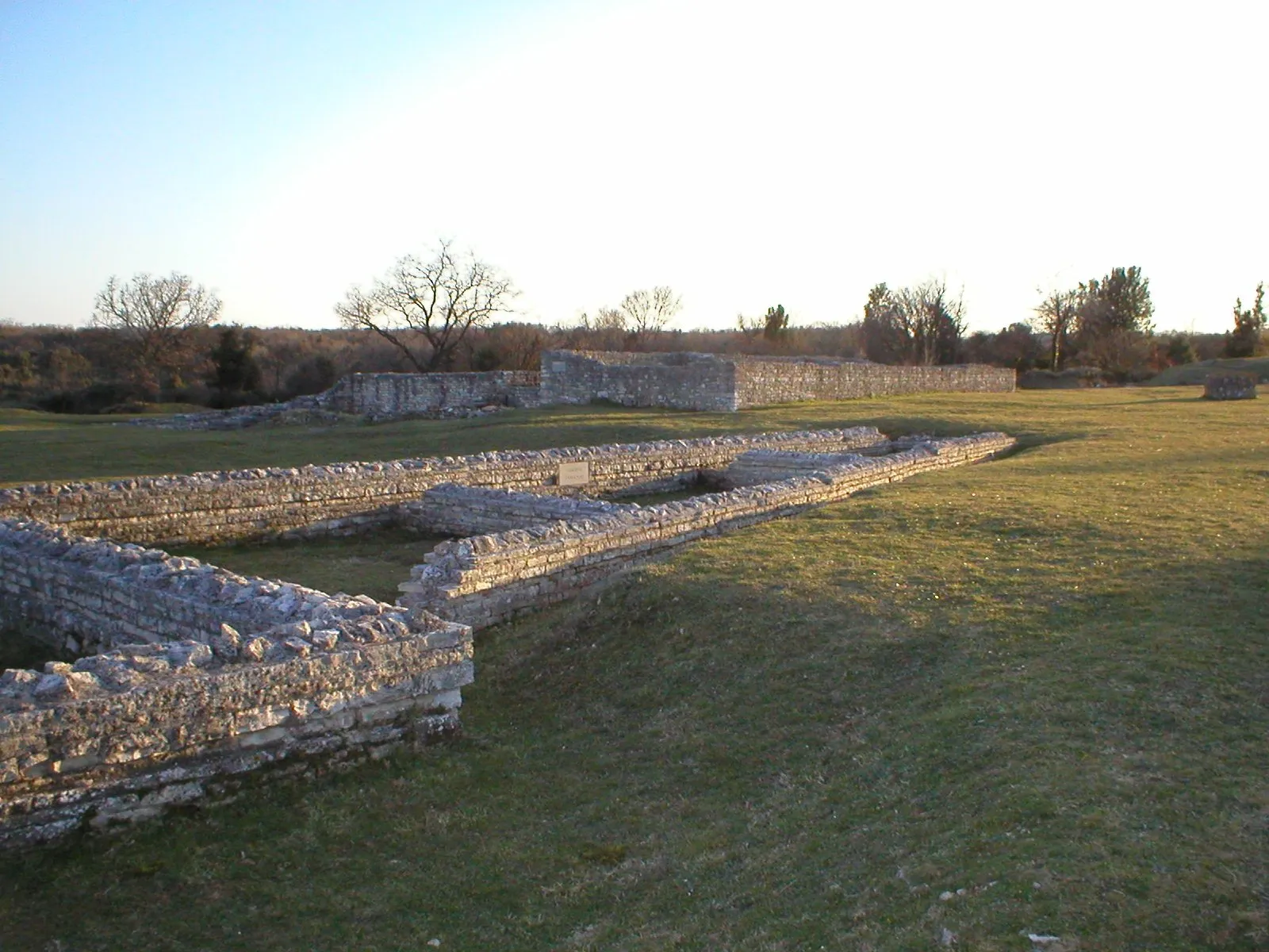 Photo showing: The ruins of Histrian's capital town Nesactium (Istrian dialect: Vizače, Croatian: Nezakcij, Italian: Nesazio) between the village of Muntić and Valtura, near Pula (Istria).

self-made
