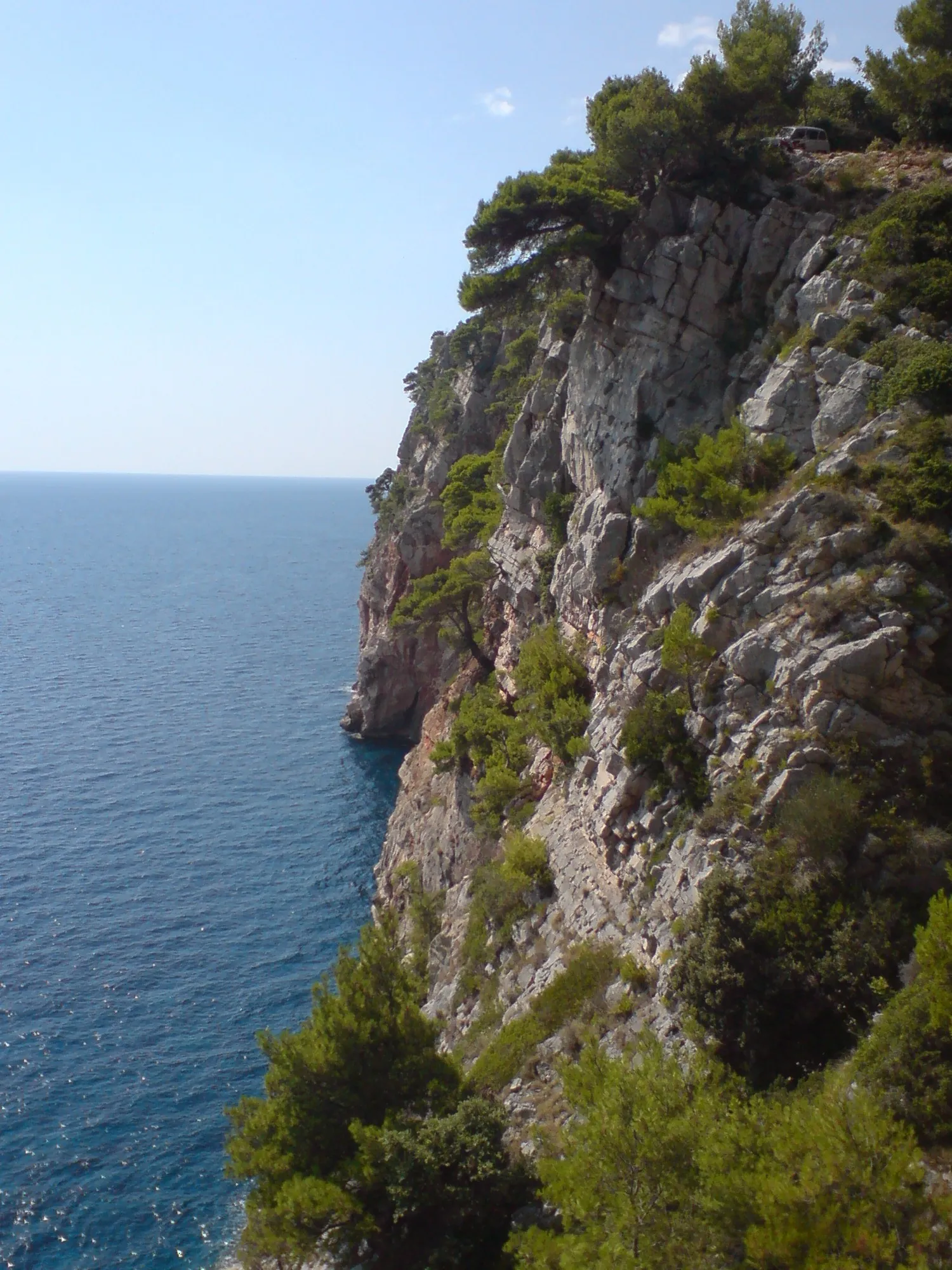 Photo showing: Cliffs above the Pasjača beach in Konavle, Croatia