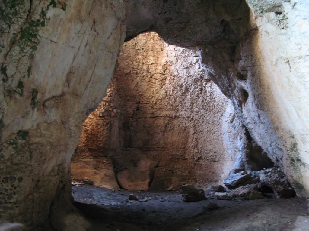 Photo showing: Cave in Pokrivenik