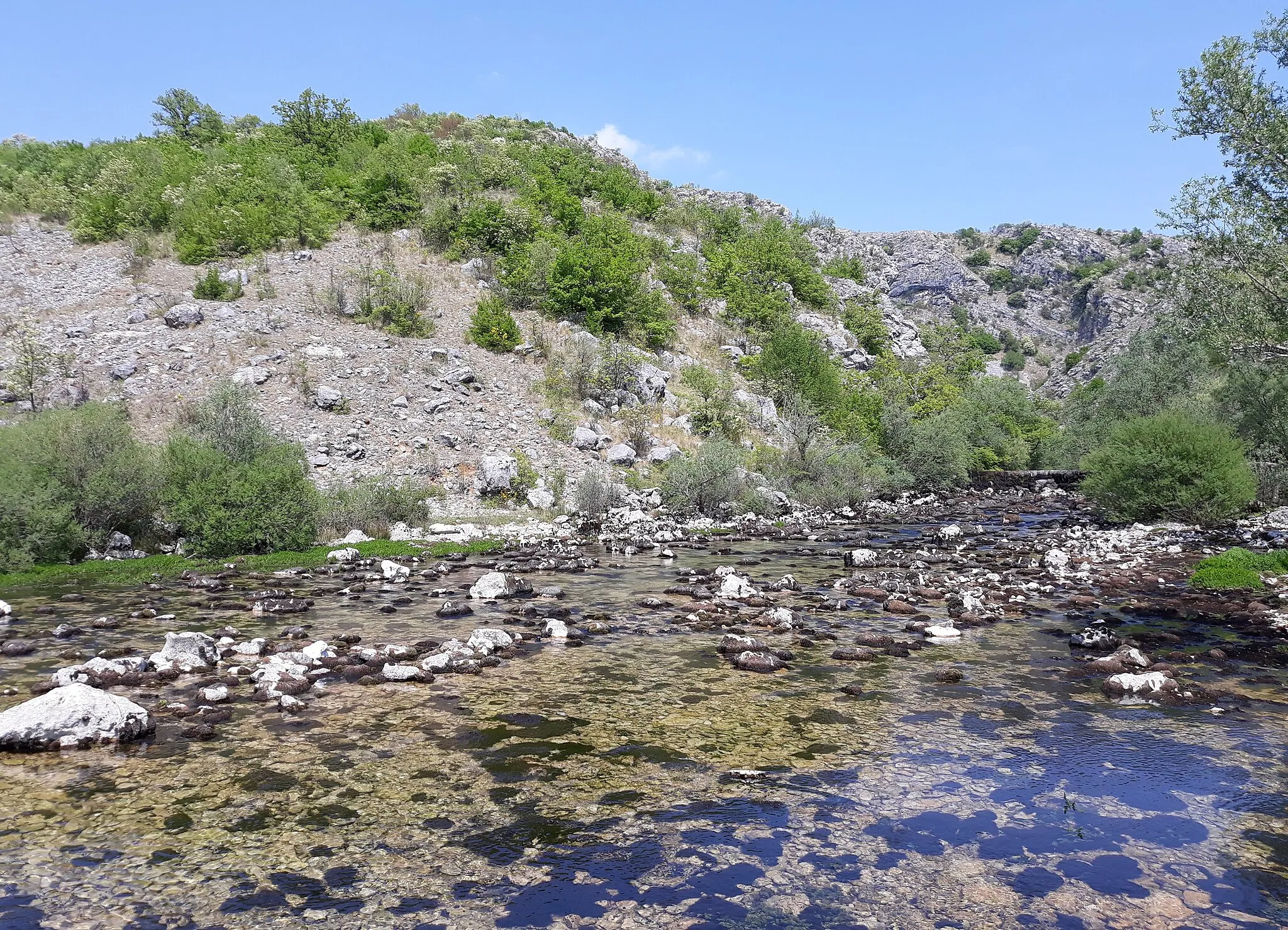 Photo showing: Rumin River, near village of Rumin, Croatia