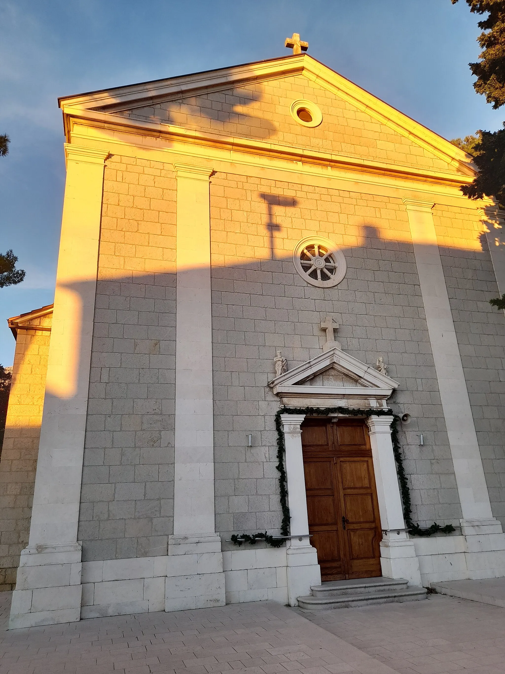 Photo showing: Saints Cosmas and Damian Church (new), Kaštel Gomilica, Croatia