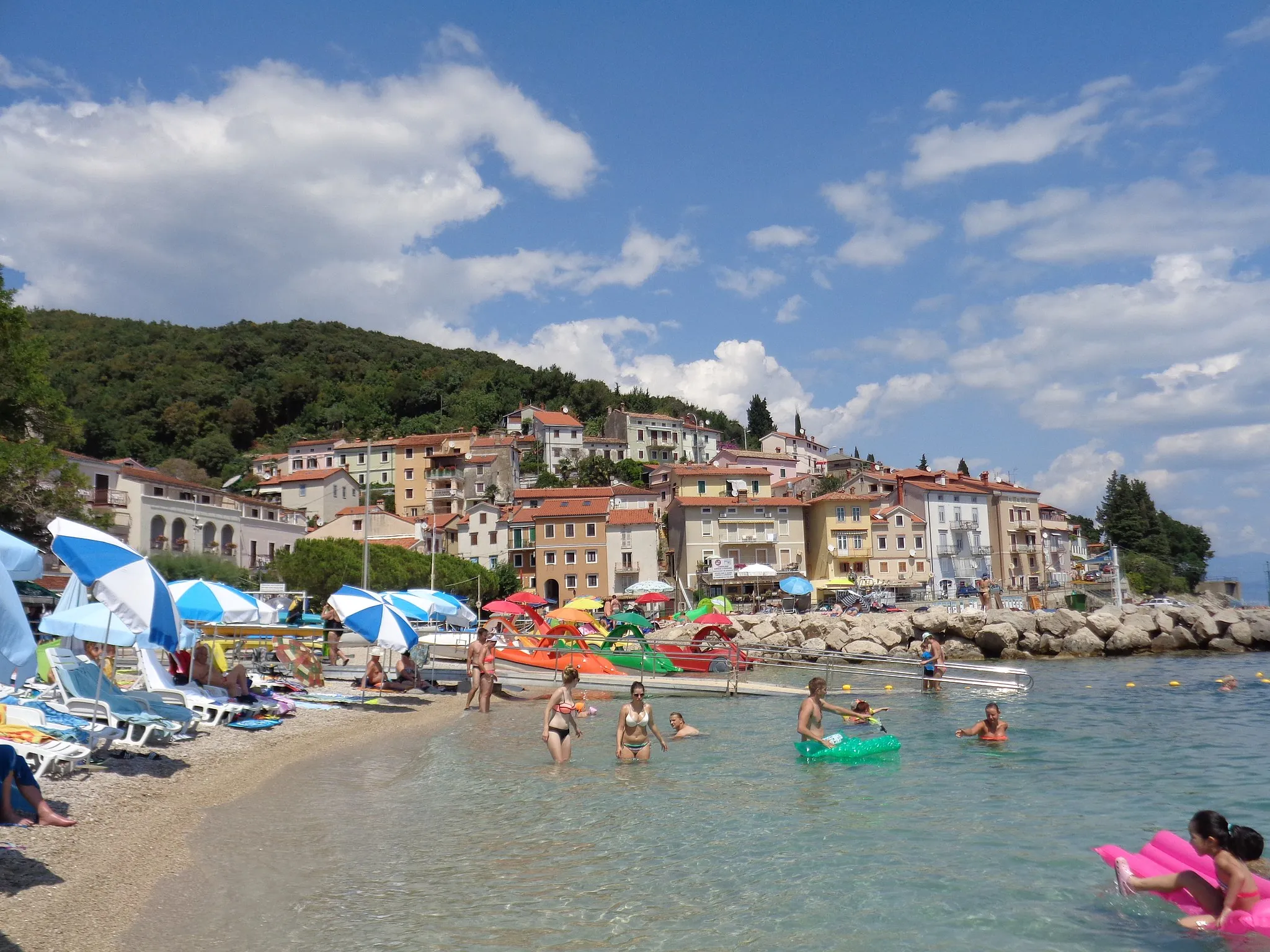 Photo showing: Mošćenička Draga, Primorje-Gorski Kotar County, Croatia - beach in front of the Mediteran Hotel