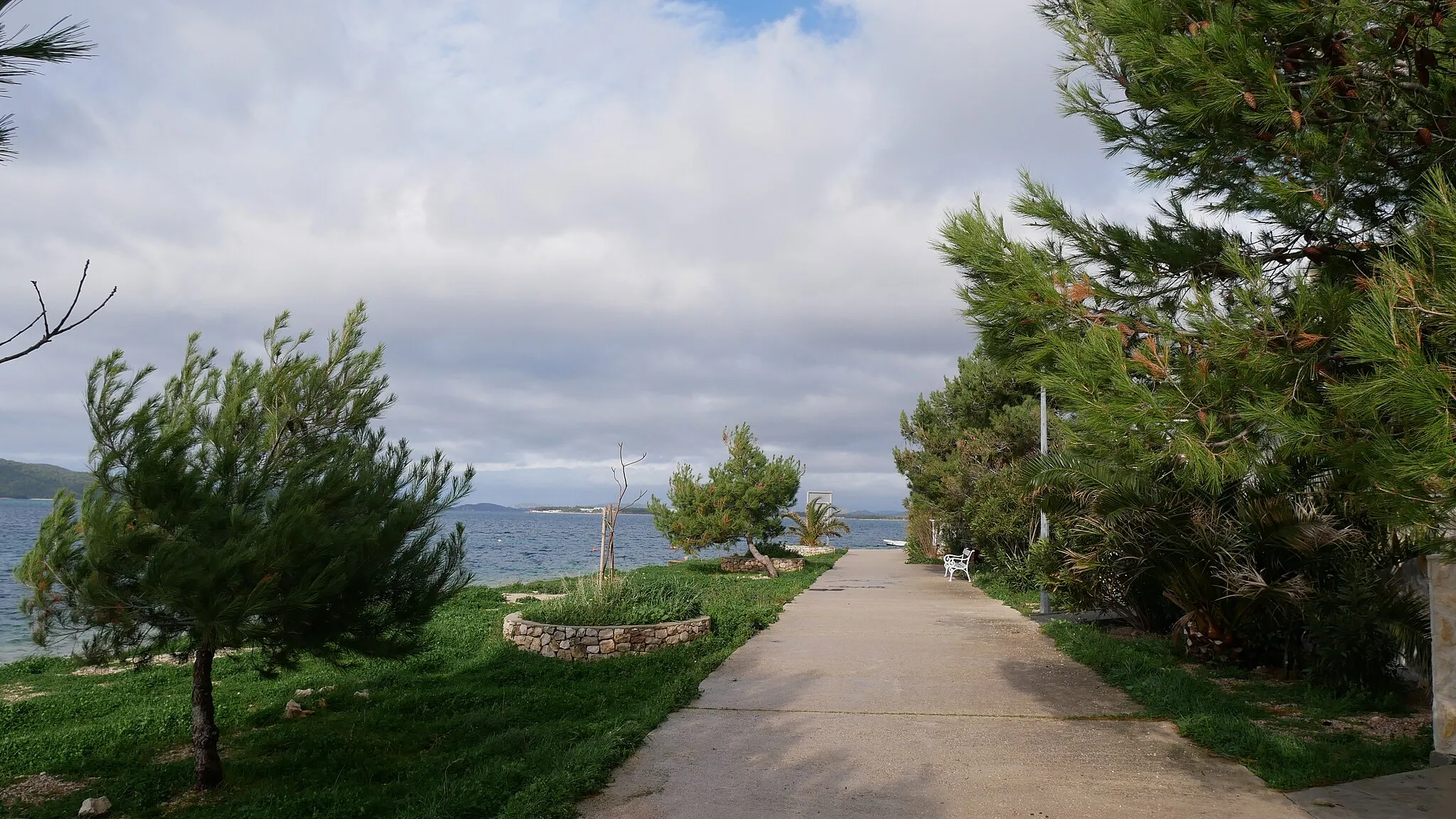 Photo showing: Promenade in Brodarica, near the sea