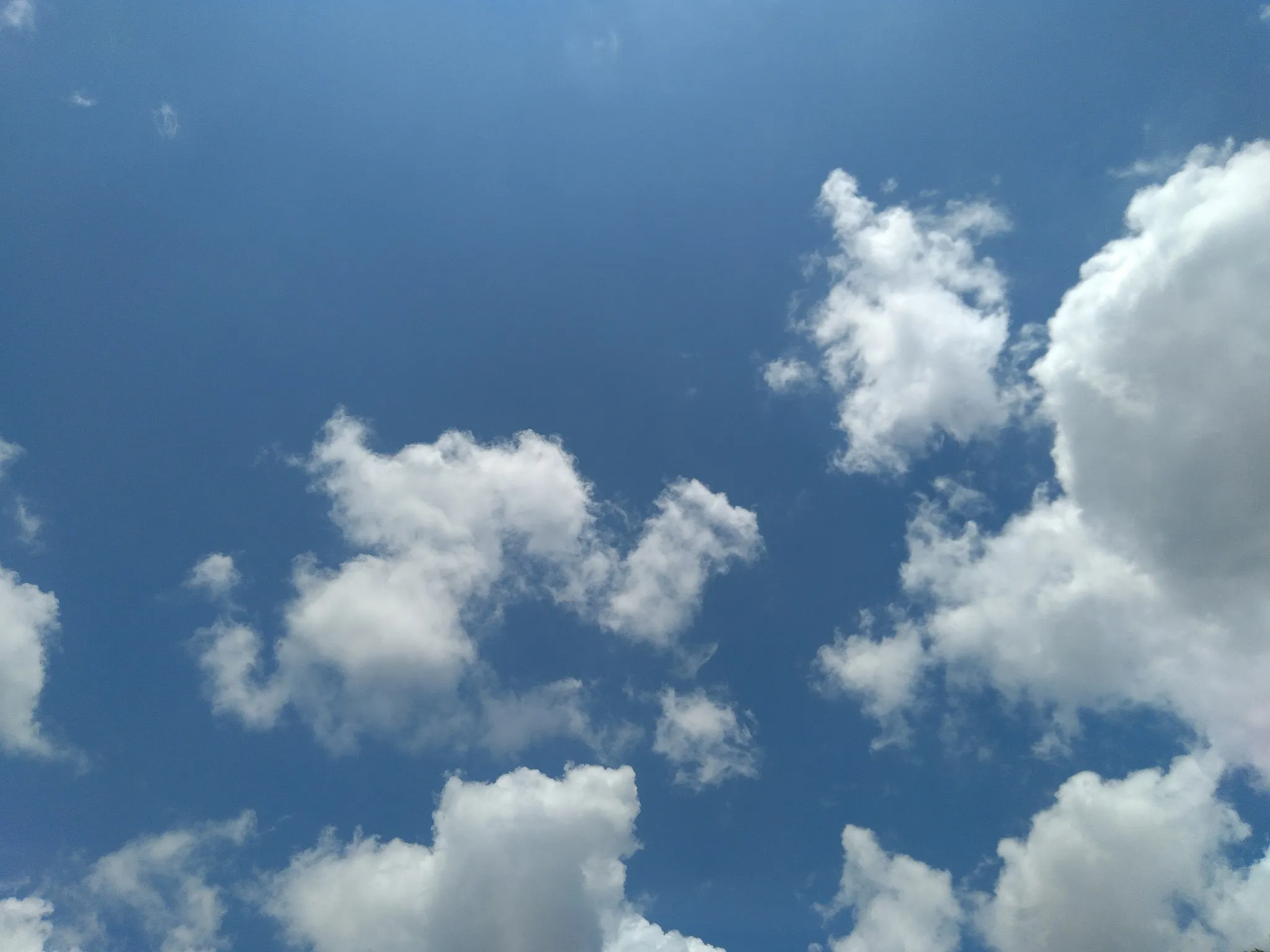 Photo showing: Sky with clouds during noon time