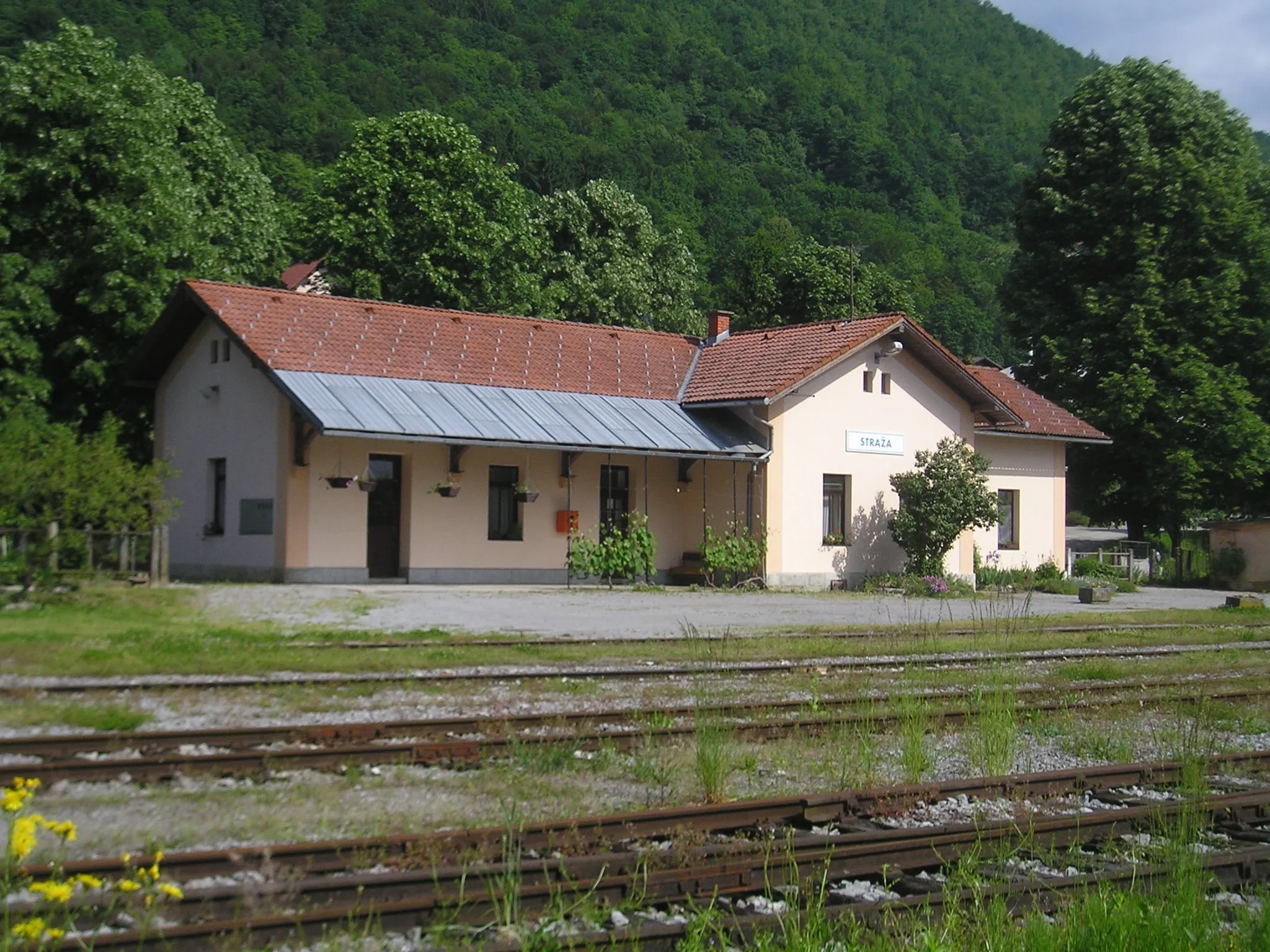 Photo showing: Train station in Straža, Slovenia (serving freight traffic only)