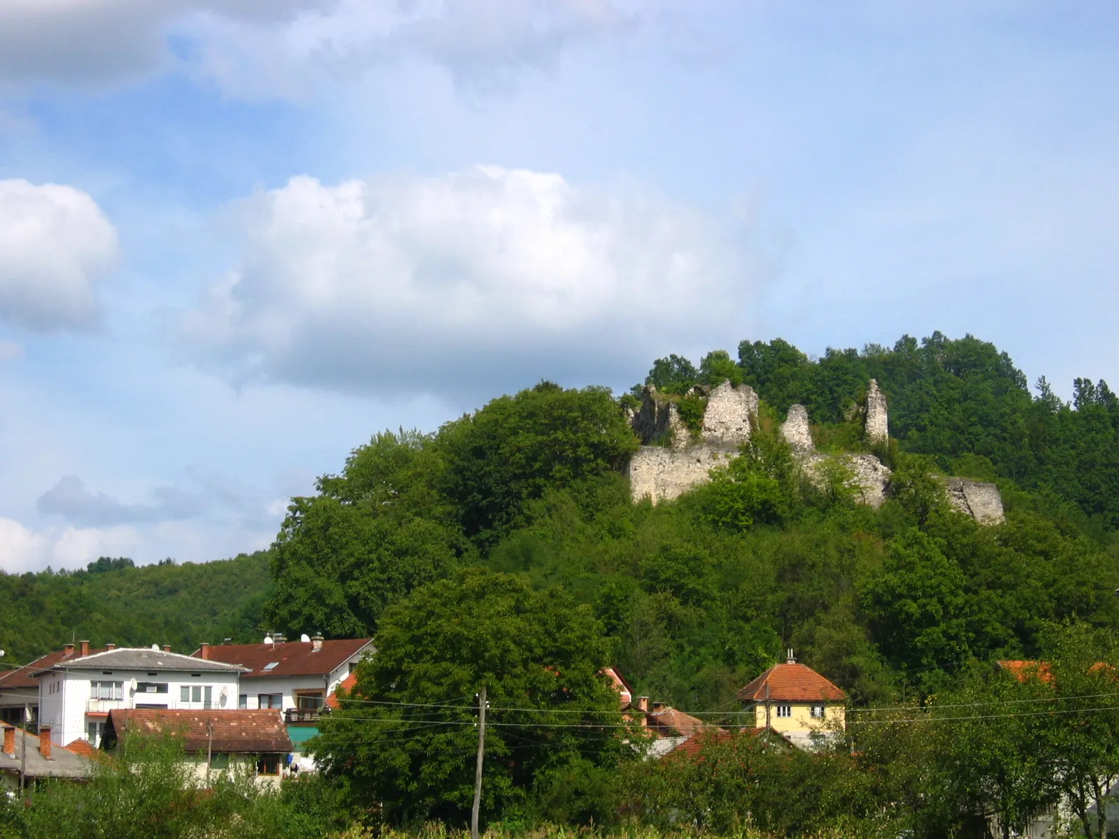 Photo showing: Castle near to the town of Vrnograč in Western Bosnia-Herzegovina.