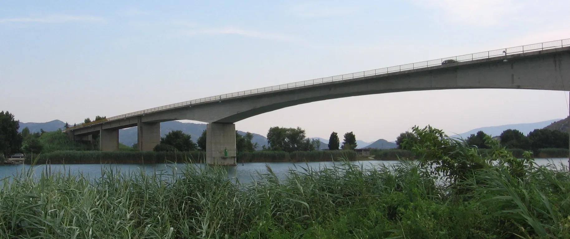 Photo showing: Croatia, road #8 near Rogotin: bridge over Neretva River