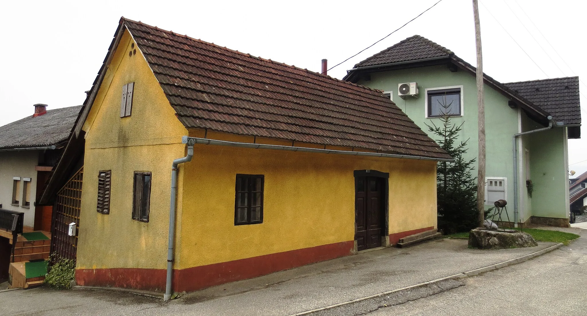 Photo showing: Old house in Straža