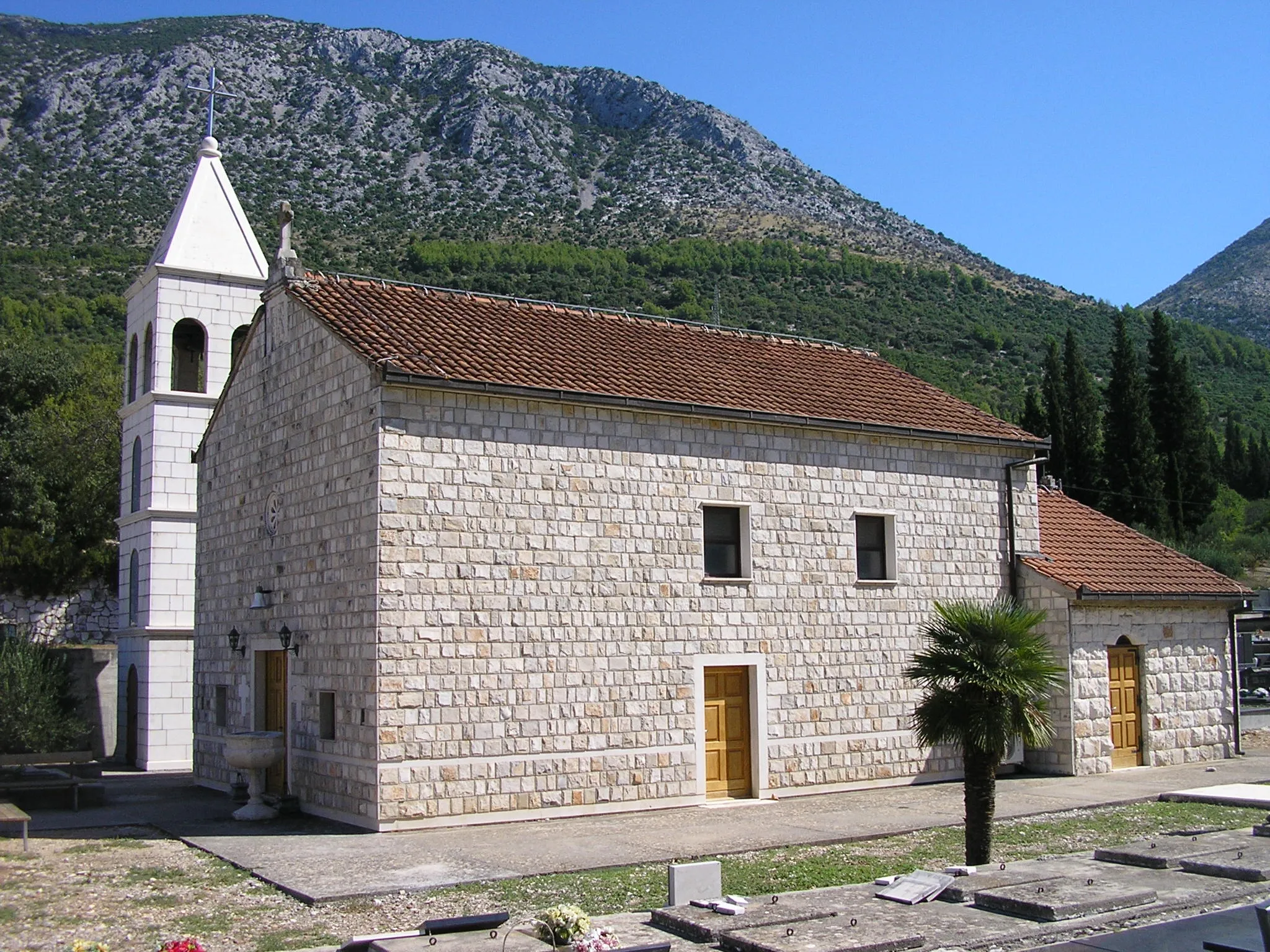 Photo showing: Saint George's church in Desne