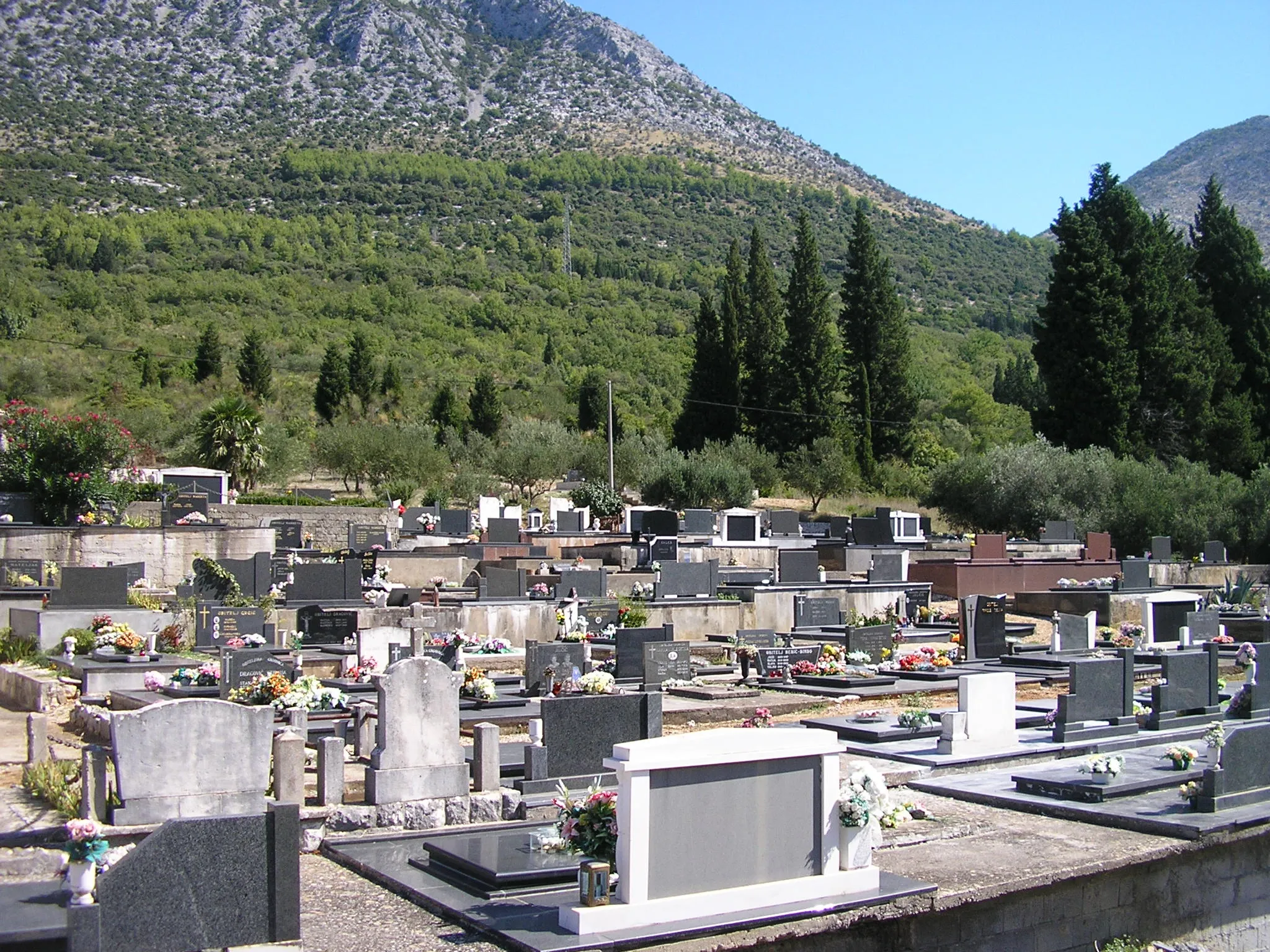Photo showing: Desne cemetery