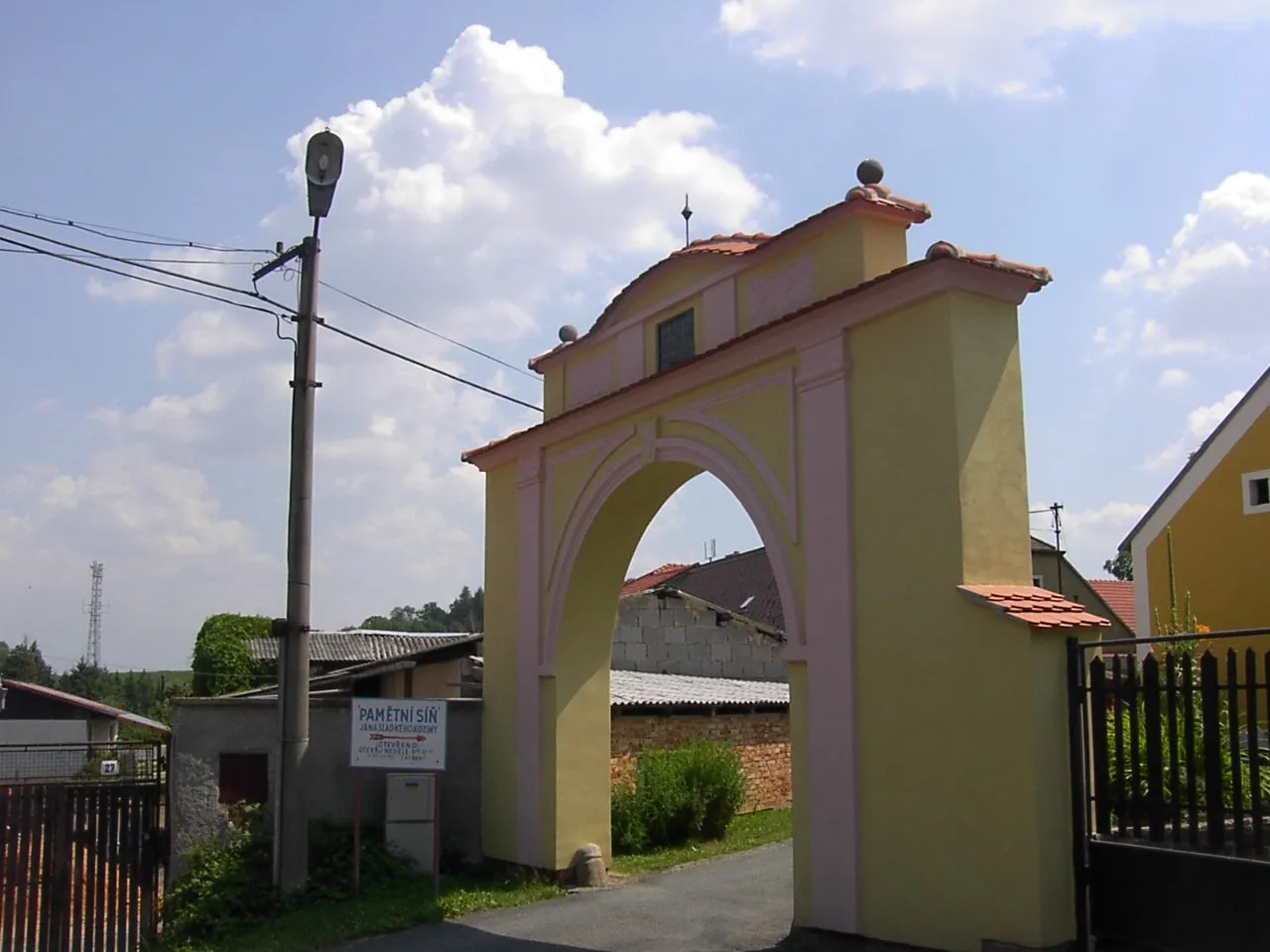 Photo showing: Gate of Kozina's farm in Újezd, Domažlice District Czech Republic.
