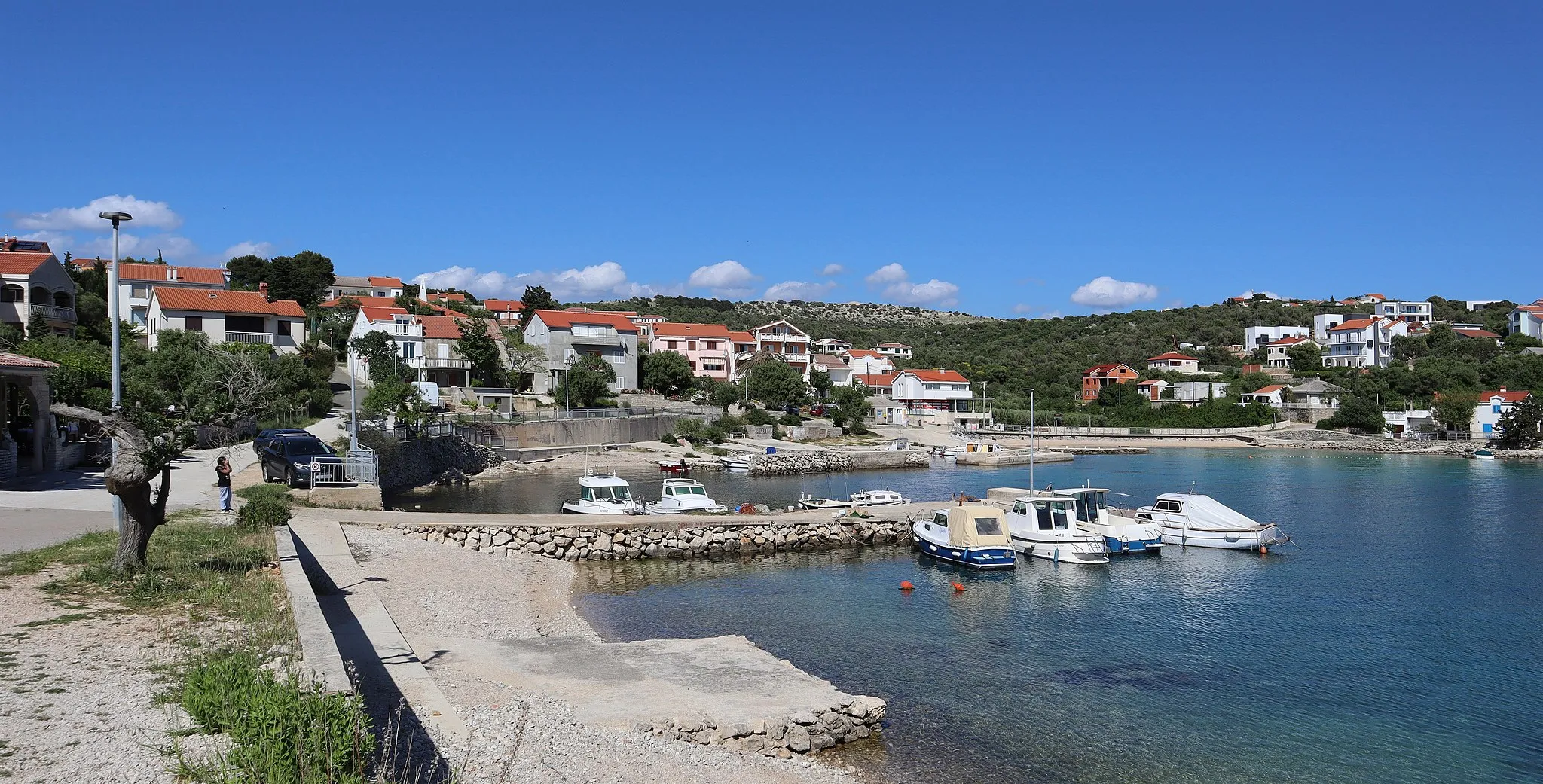 Photo showing: Jakišnica, seaside village at the Adriatic coast on the Island of Pag, Croatia.