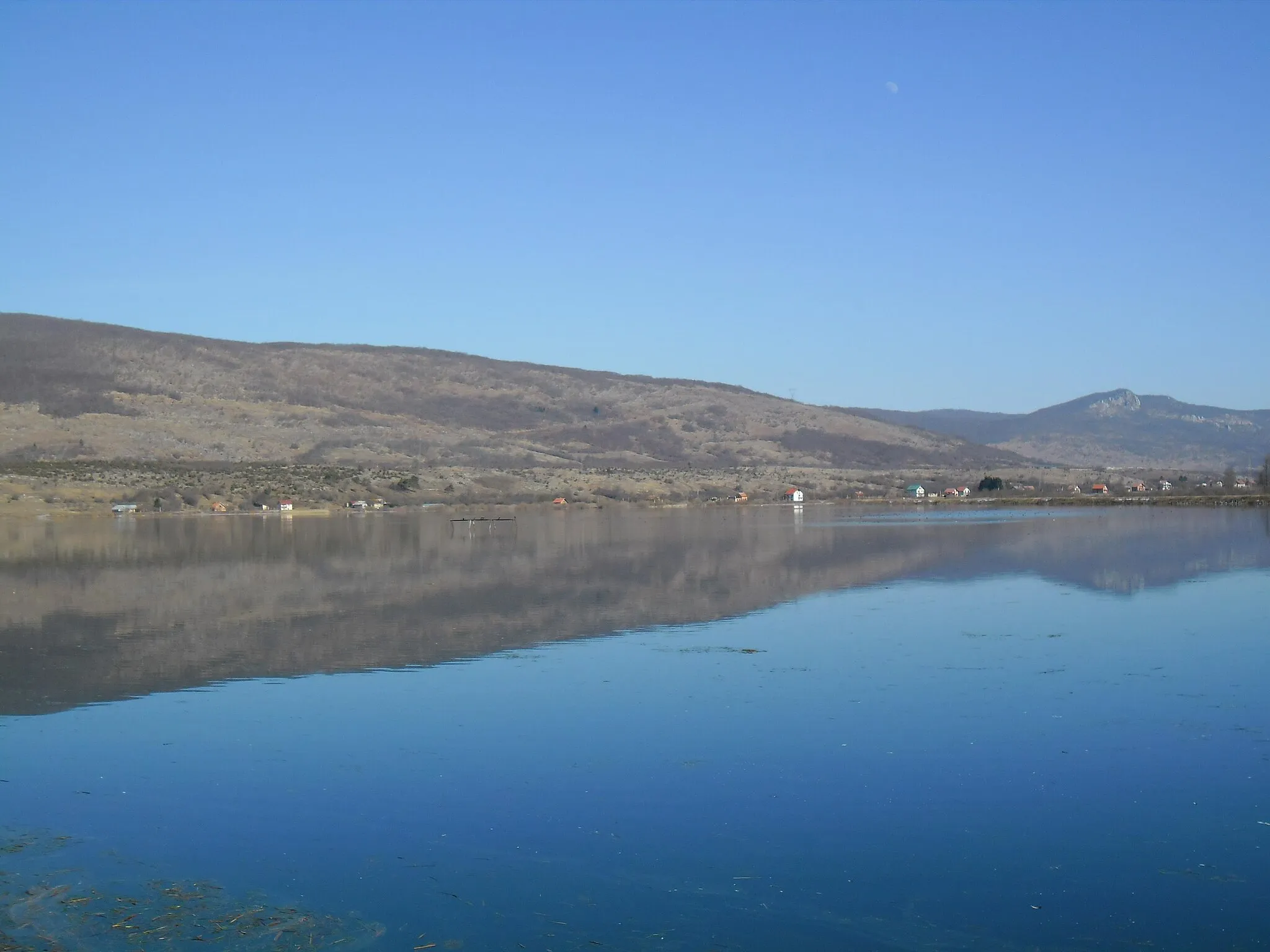 Photo showing: Gusić Lake near Otočac, Croatia