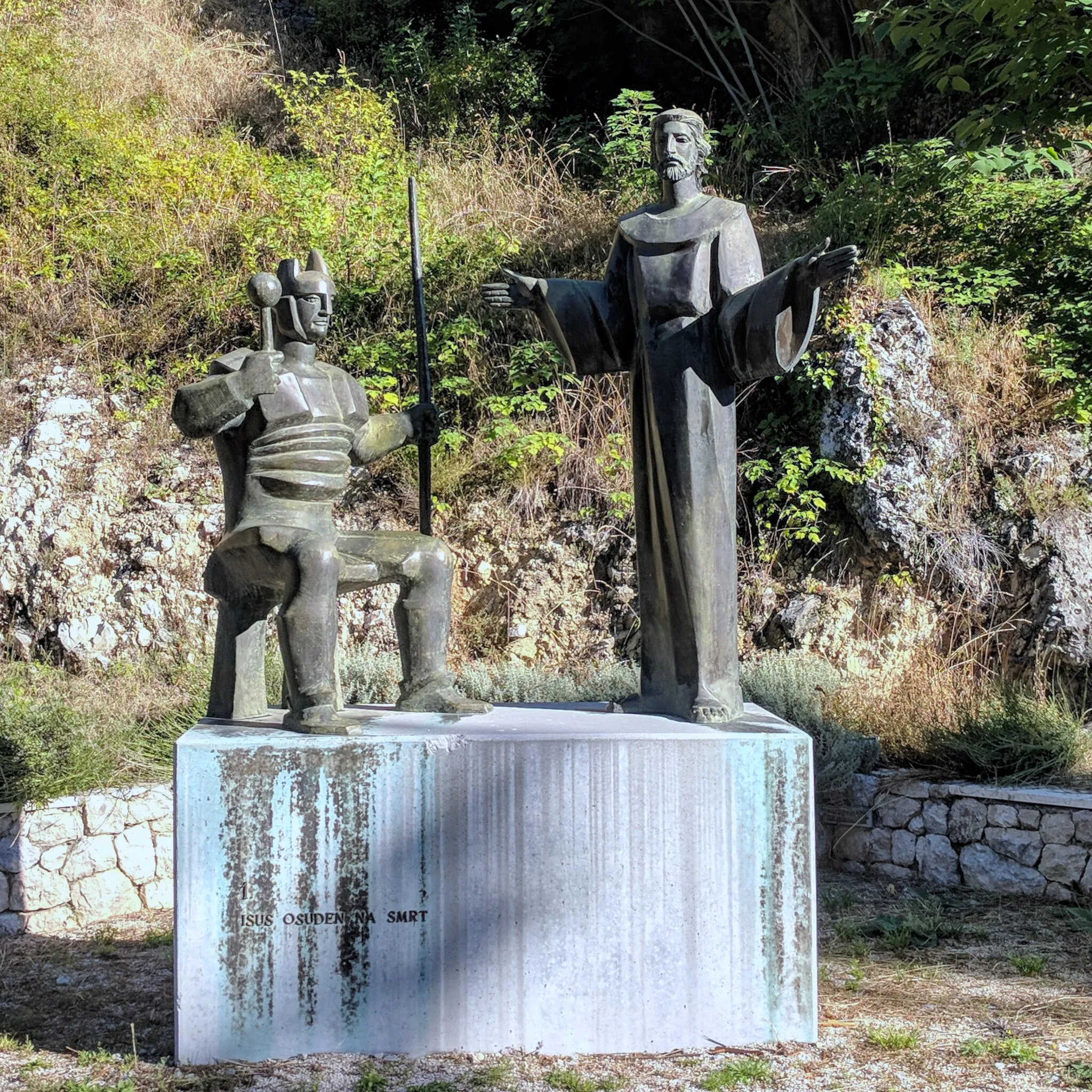 Photo showing: Stations of the Cross at Sinj, Stari grad, Croatia: 1 - Stipe Sikirica - Isusa osuđuju na smrt