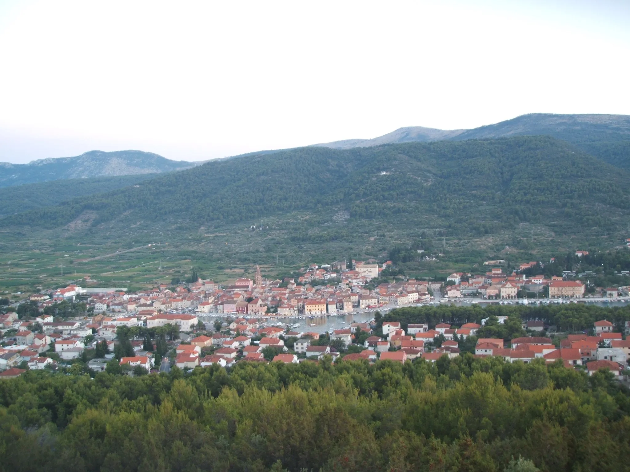 Photo showing: Stari Grad on the island of Hvar - the view from the hill Glavica.
