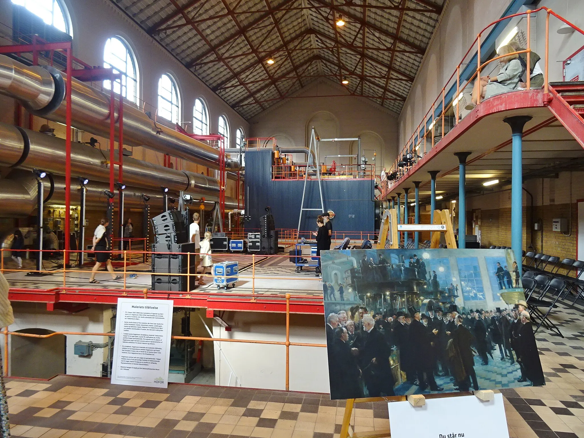 Photo showing: In 1903-1904 P. S. Krøyer (1851-1909) made the group painting "Industriens Mænd" (The Men of Industry) with the interior of the power plant Østre Elektricitetsværk in Copenhagen as the background. At an open days event in 2021 it was possible to see the place from his point of view. It has obvious changed somewhat in the meanwhile.