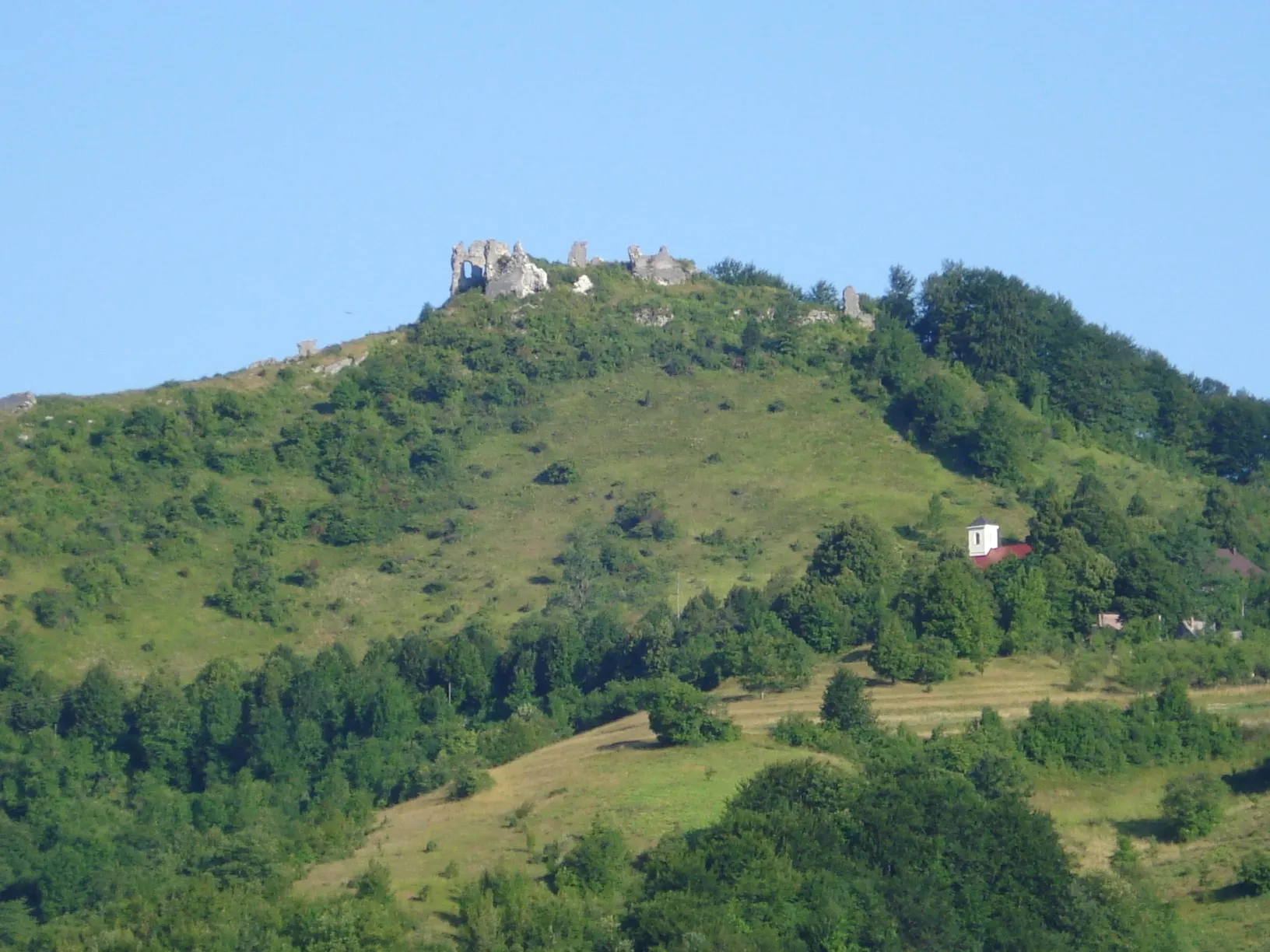 Photo showing: Ruins of Tržan Castle in Modruš (Croatia) - panoramic view