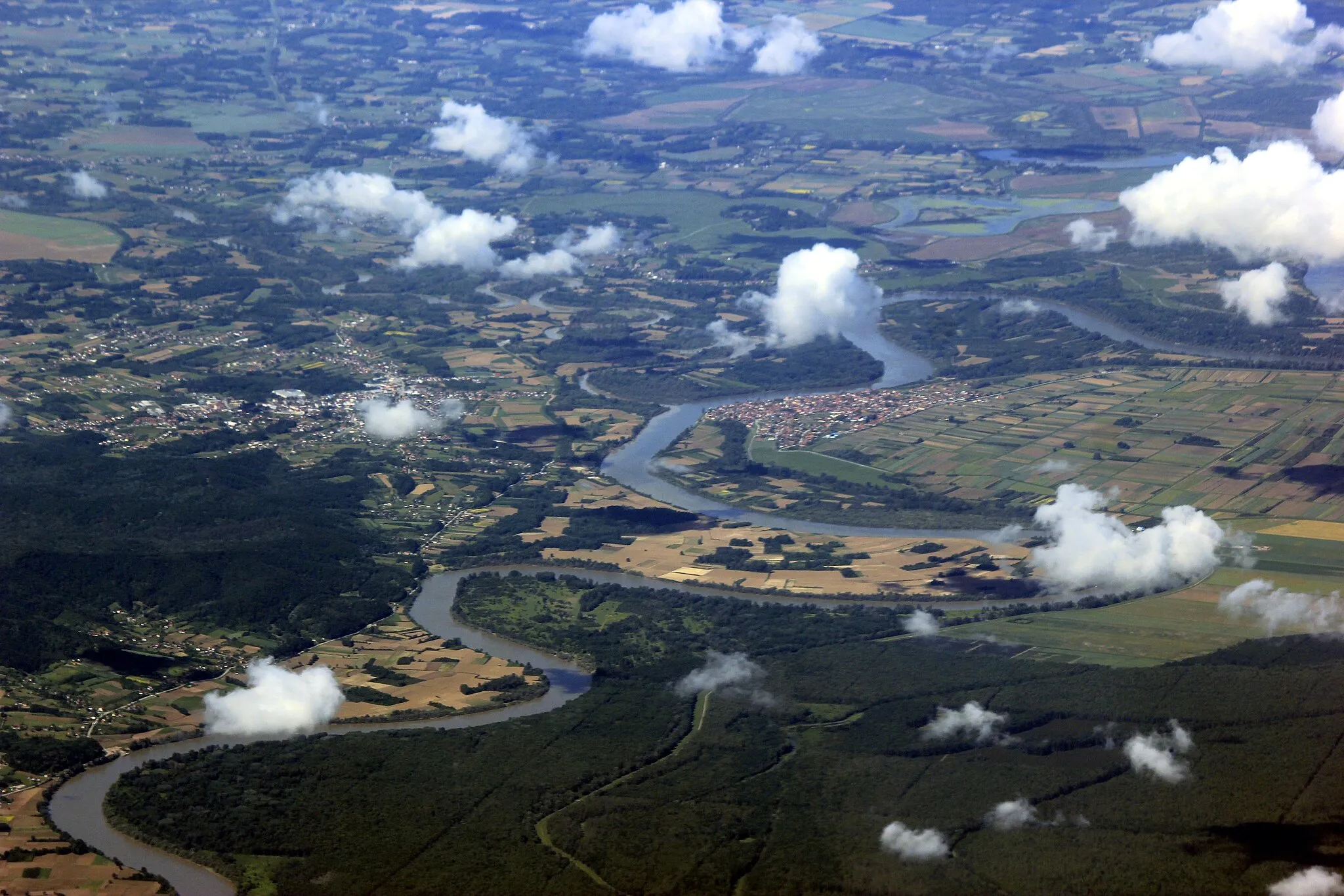 Photo showing: Luftbild der Sava an der bosnisch-kroatischen Grenze.