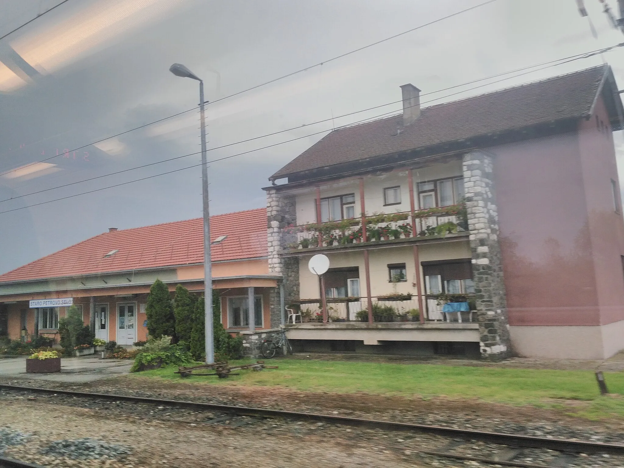 Photo showing: Staro Petovo Selo Train Station.