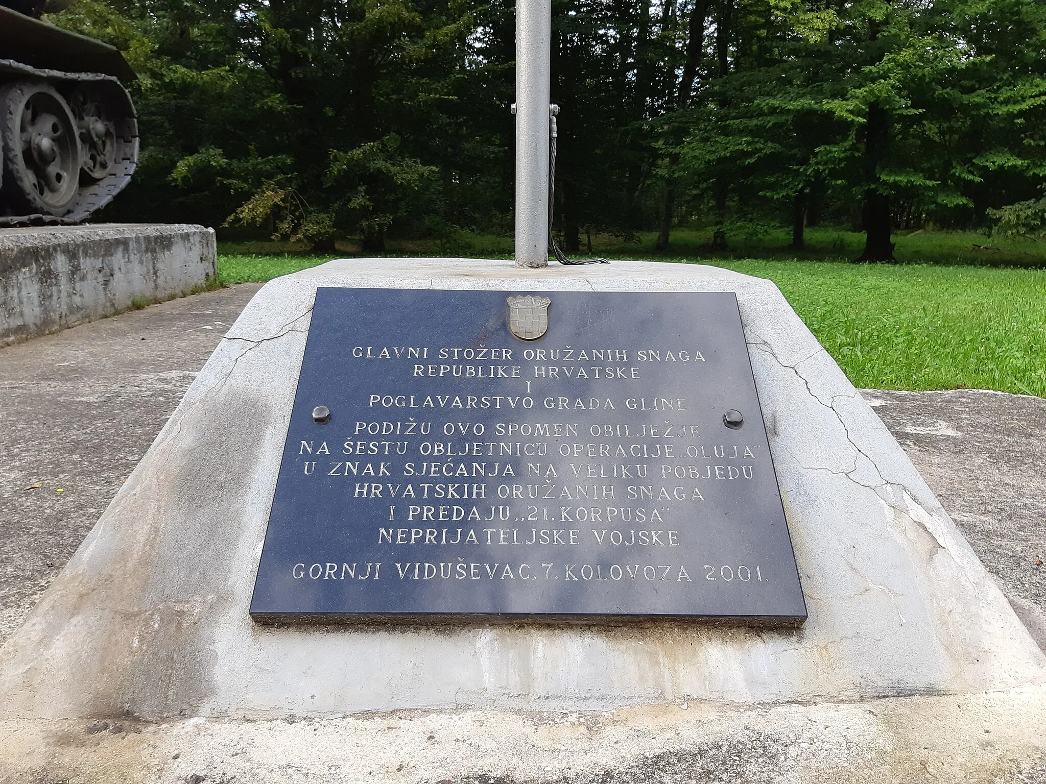 Photo showing: Spomen-ploča na mjestu predaje 21. korpusa srpske vojske u Gornjem Viduševcu.