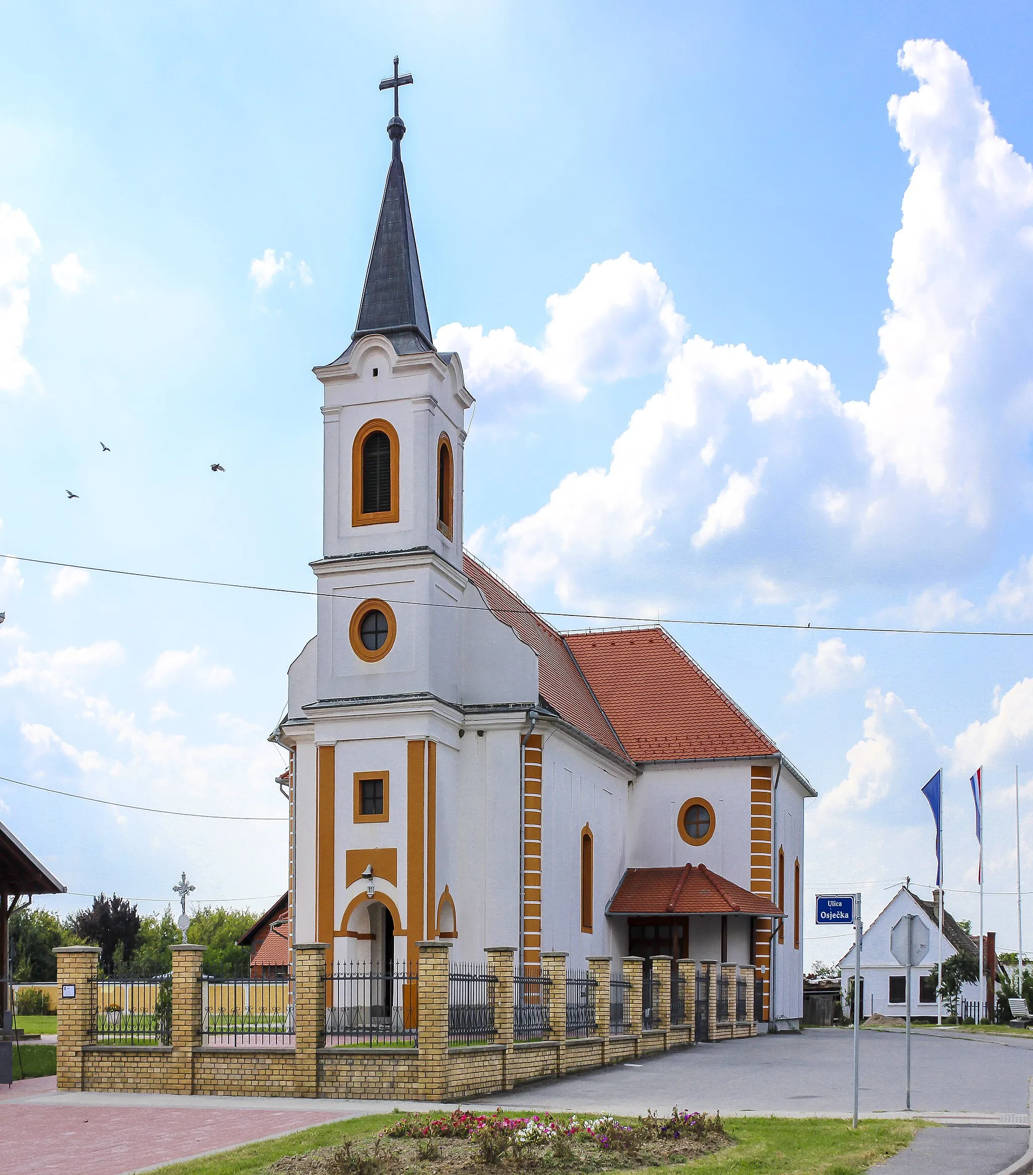 Photo showing: Vuka - church