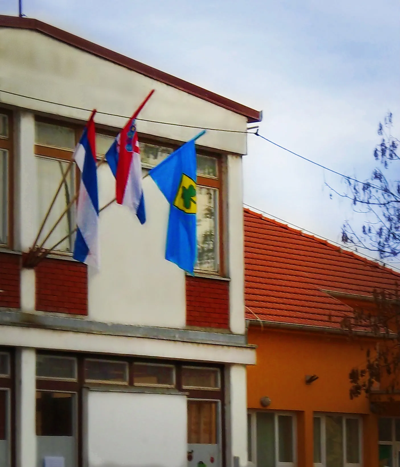 Photo showing: Flags in Bobota, Croatia