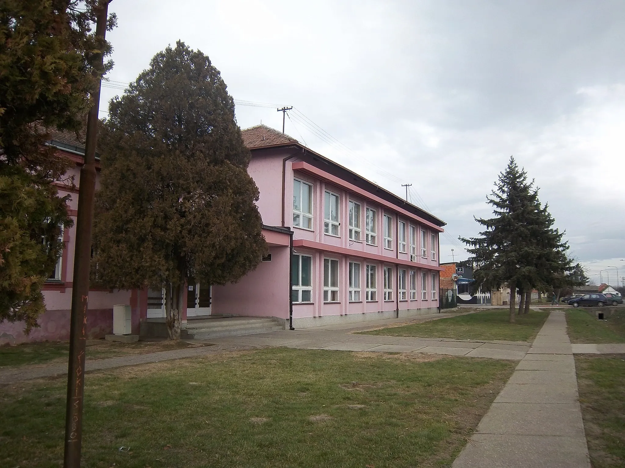 Photo showing: Osnovna škola u Boboti, u općini Trpinja