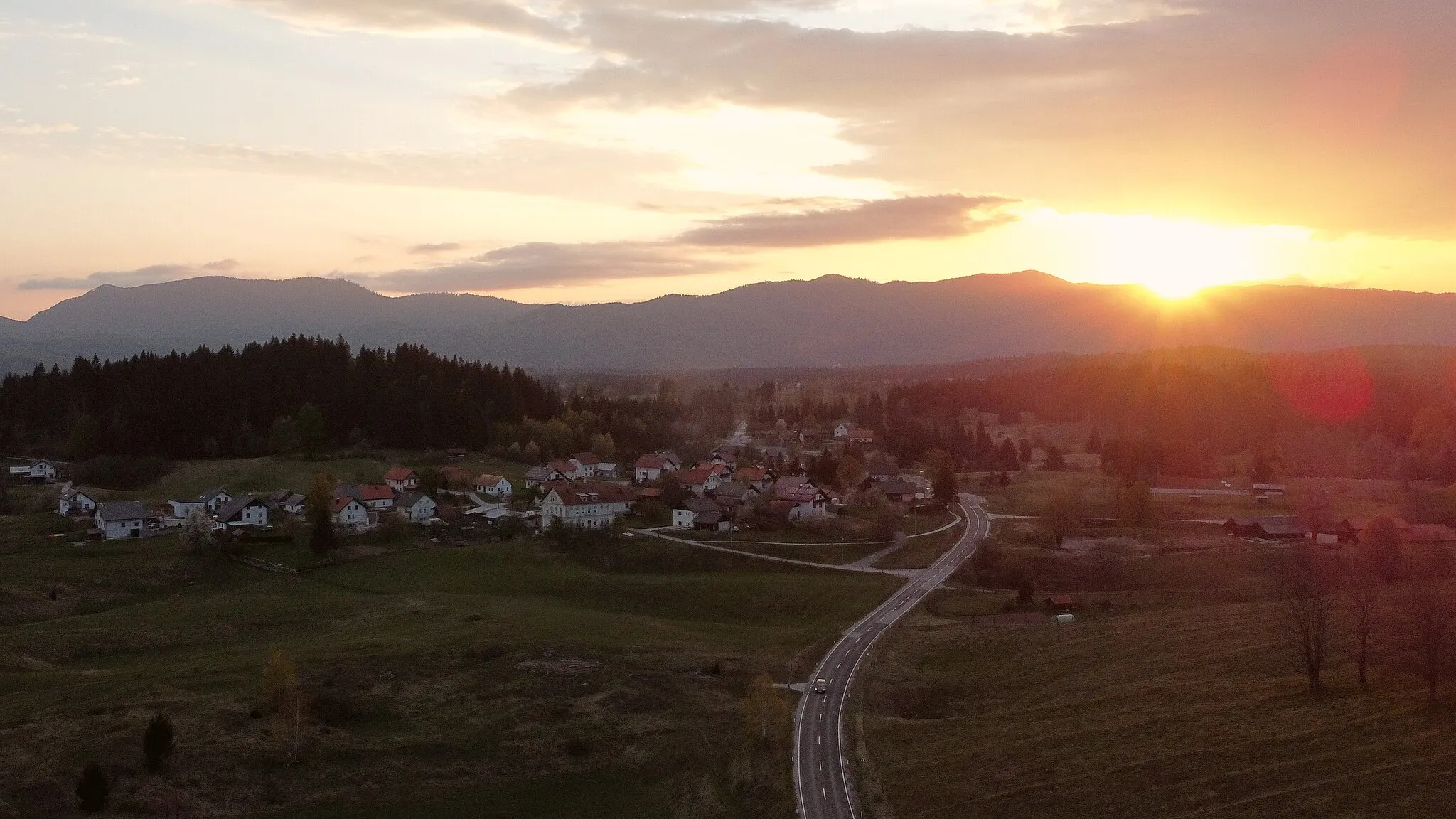 Photo showing: Fotografija vasi Štalcerji, ki se nahaja v občini Kočevje. Fotografirano z DJI Mavic Mini.