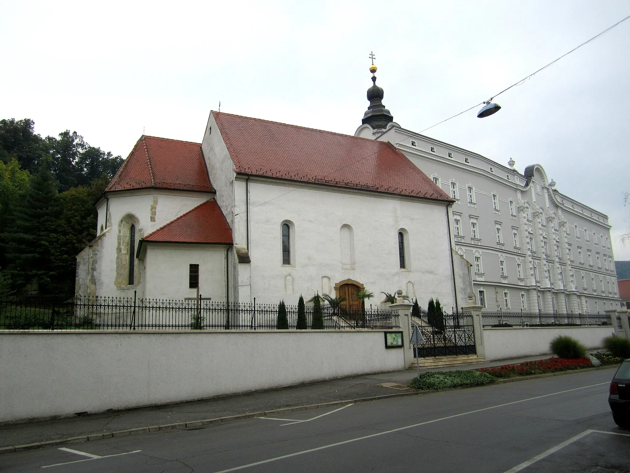 Photo showing: Gothic St. Lawrence church and Bishop's palace in Pozega, Croatia