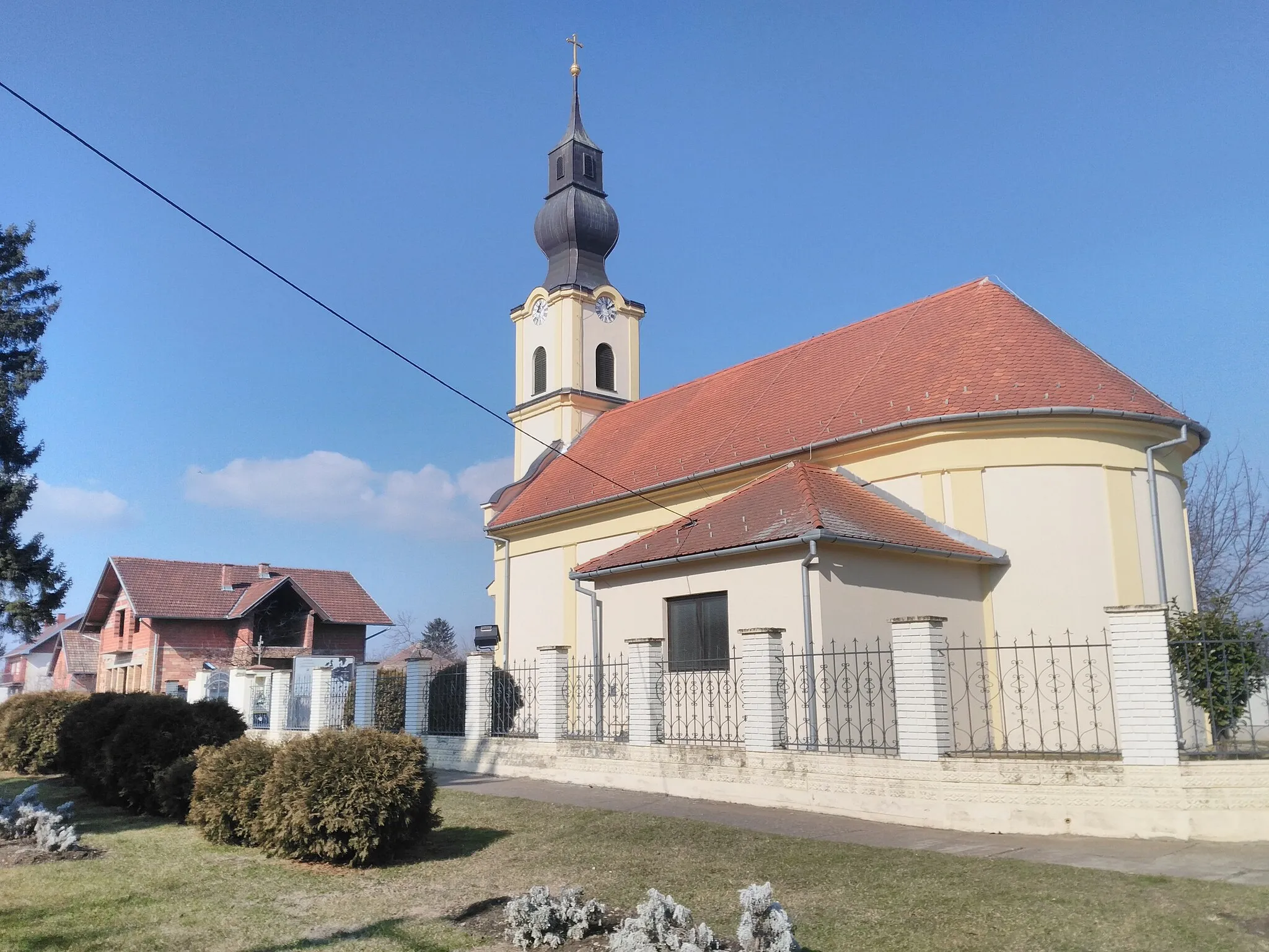 Photo showing: Church in the village of Svinjarevci in Vukovar-Syrmia County.