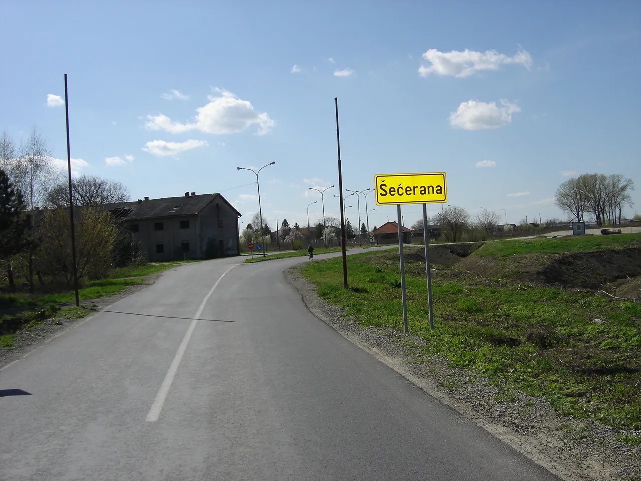 Photo showing: Županijska cesta sh:Ž4036 u Baranji, ulazak u Šećeranu