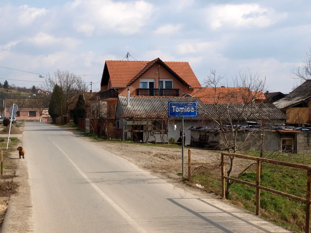 Photo showing: Ulaz u selo Tomica, Brodsko-posavska županija.
