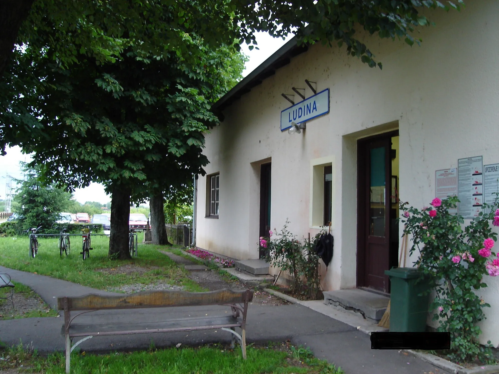 Photo showing: željeznički kolodvor v.ludina