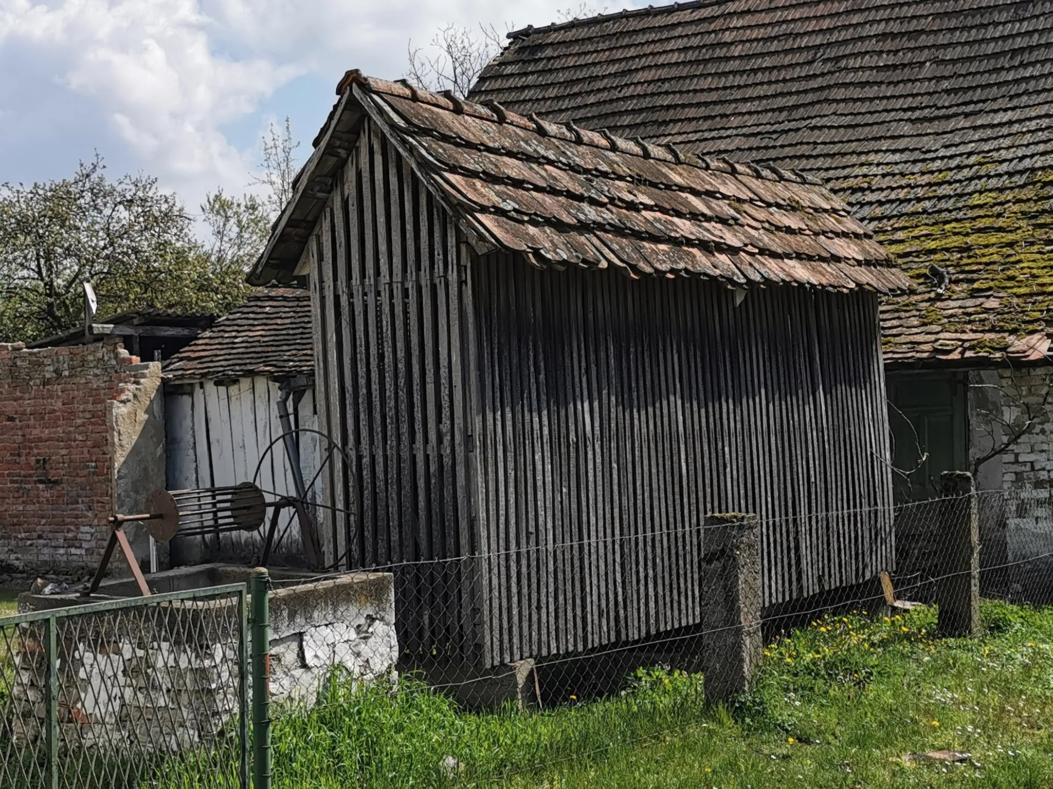Photo showing: wooden corn silo in Jasenovac