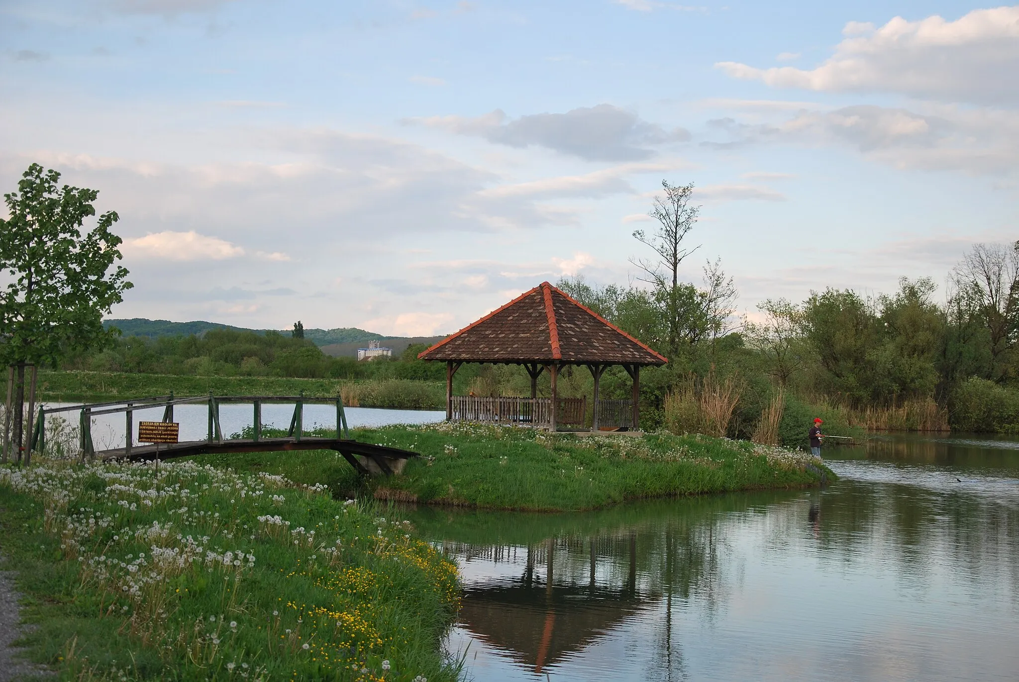 Photo showing: Natürlicher See in der Ortschaft Bročice (Novska) in Slawonien, Kroatien.